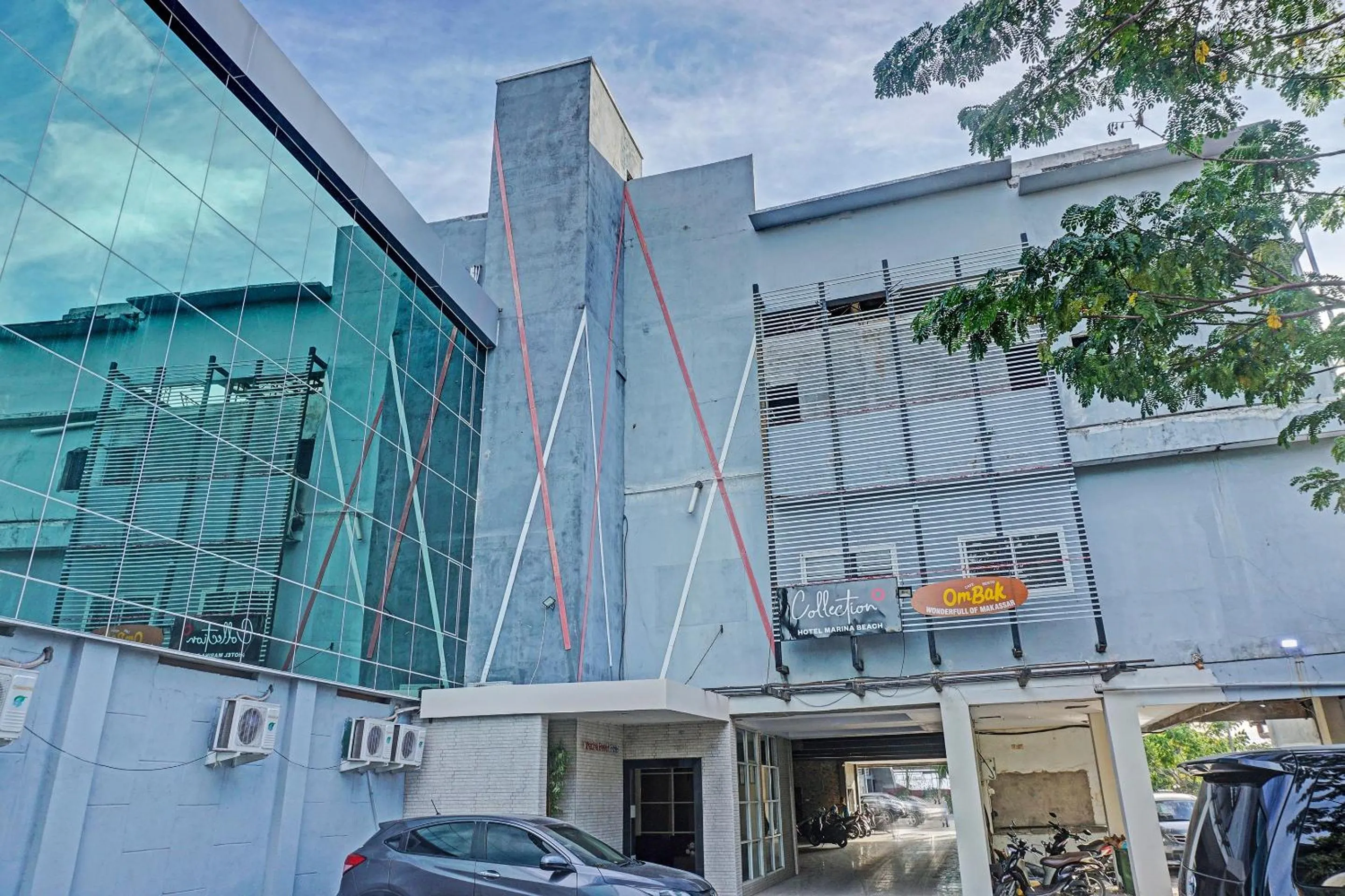 Facade/entrance in Collection O 91414 Hotel Marina Beach