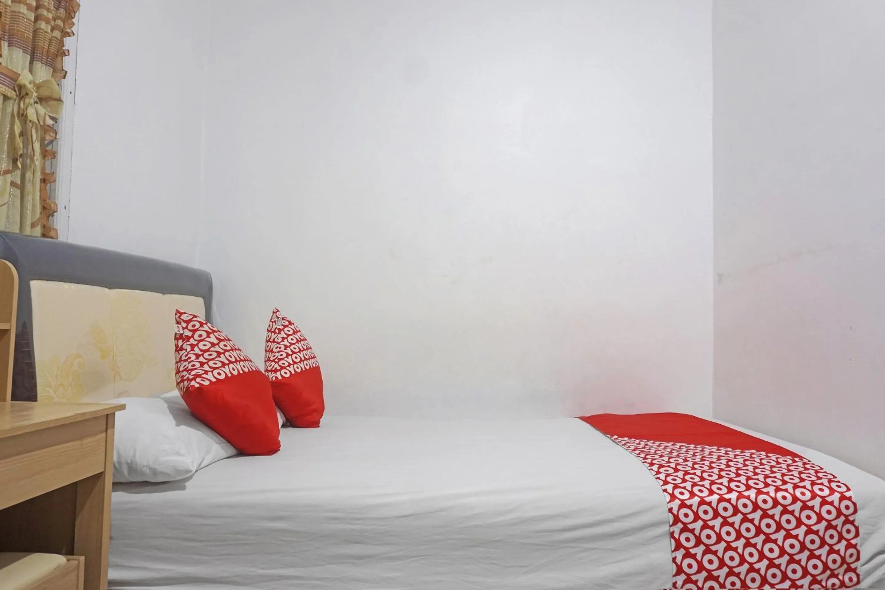 Bedroom, Bed in Hotel O Pondok Feby Makassar