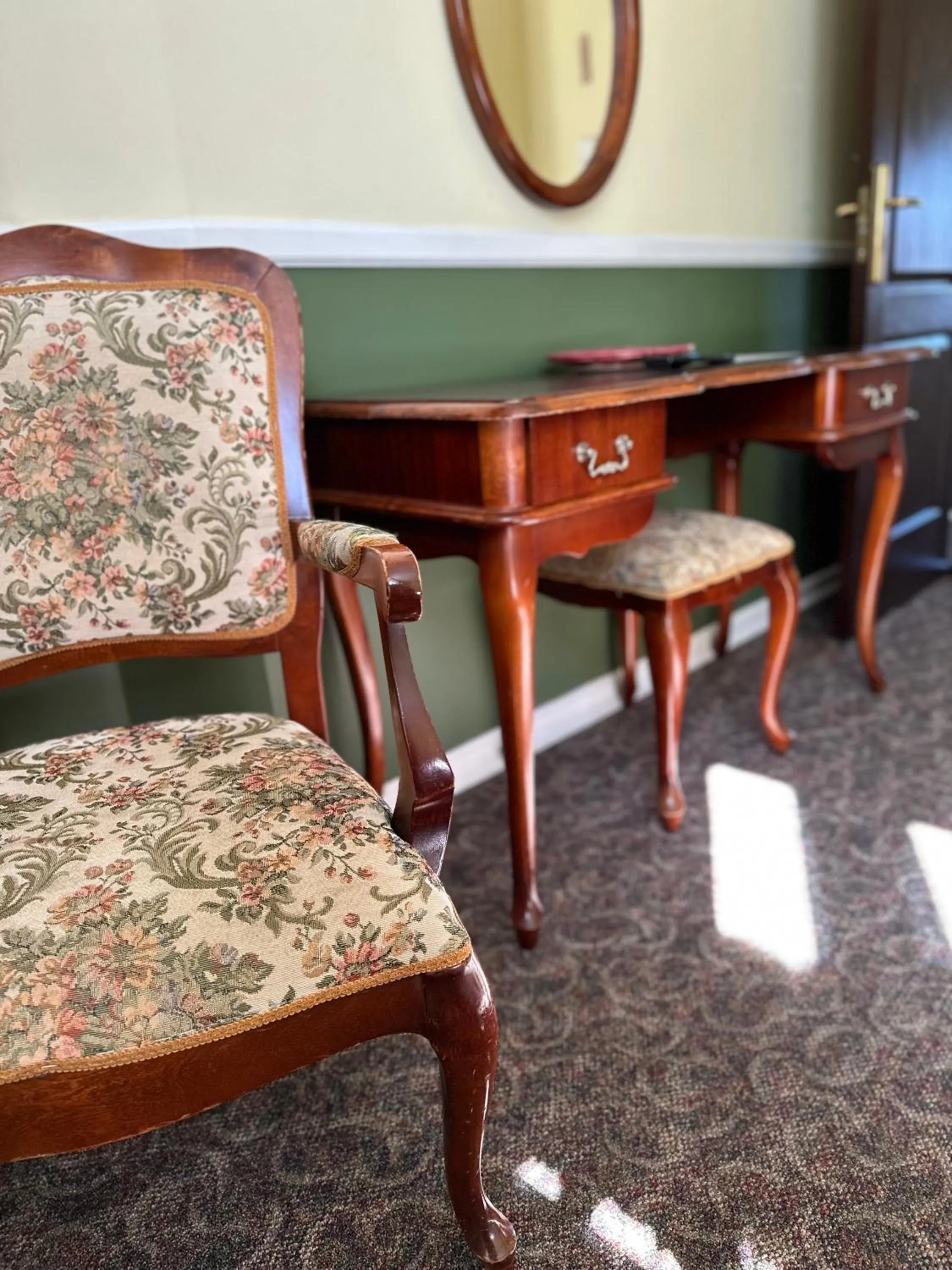 Photo of the whole room in Tuberoza