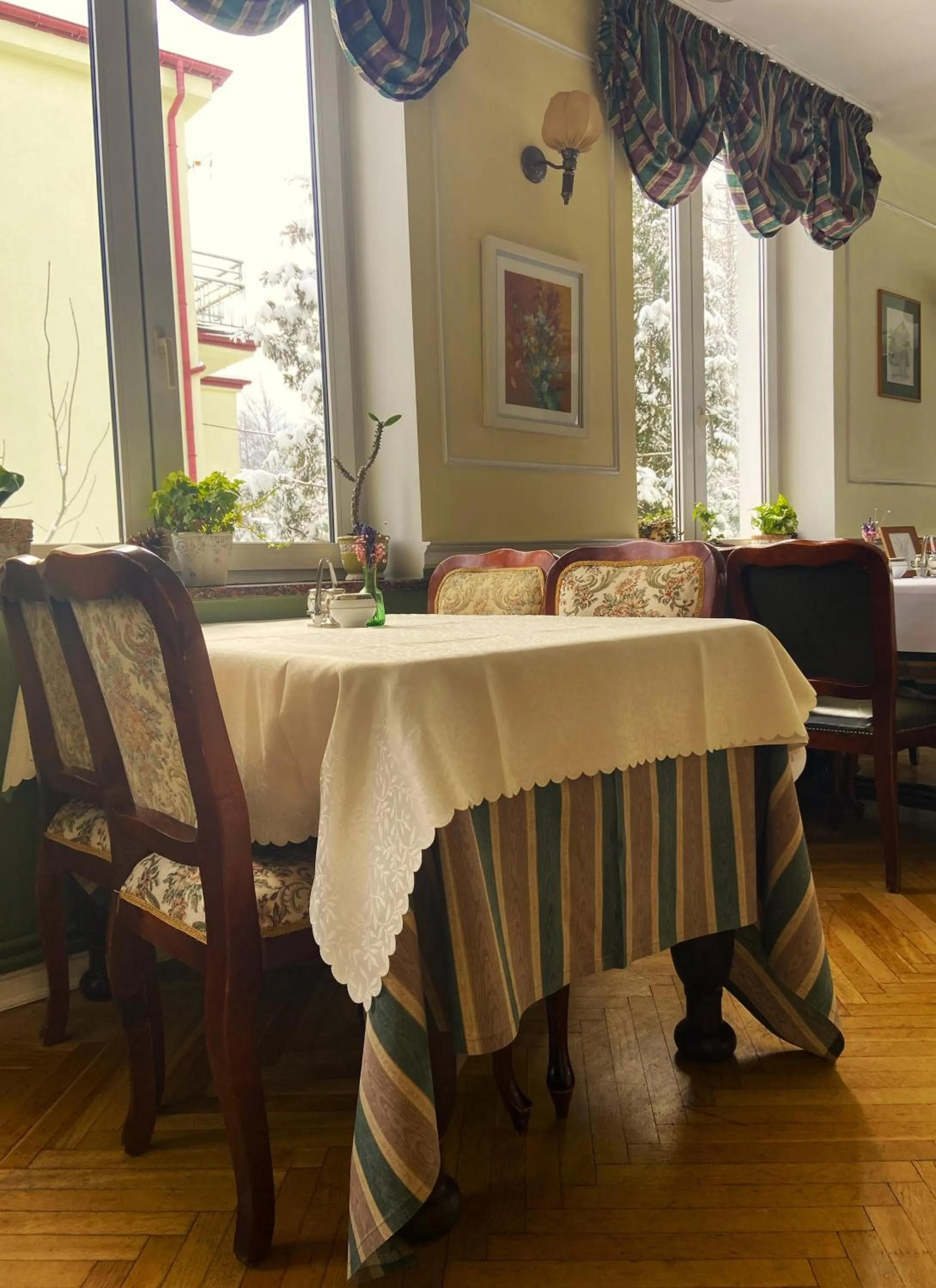 Dining area in Tuberoza