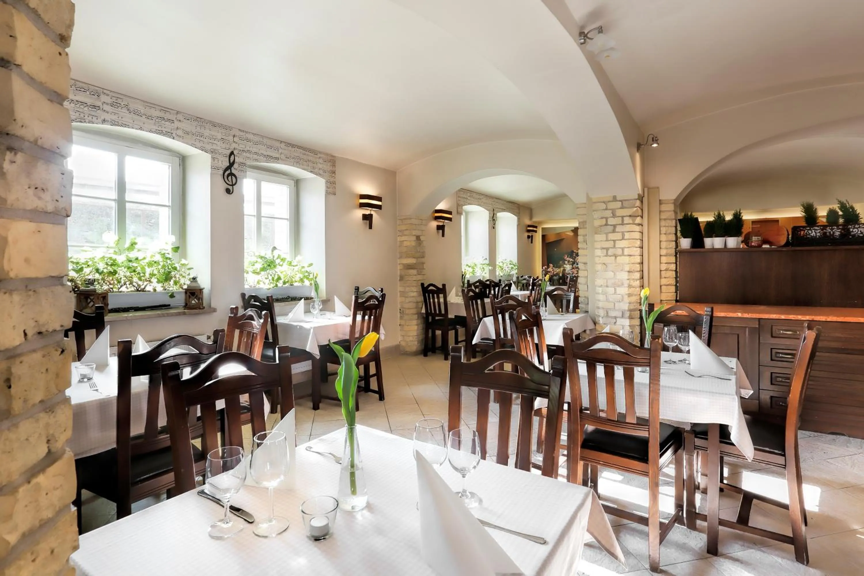 Restaurant/places to eat in Dom Muzyka