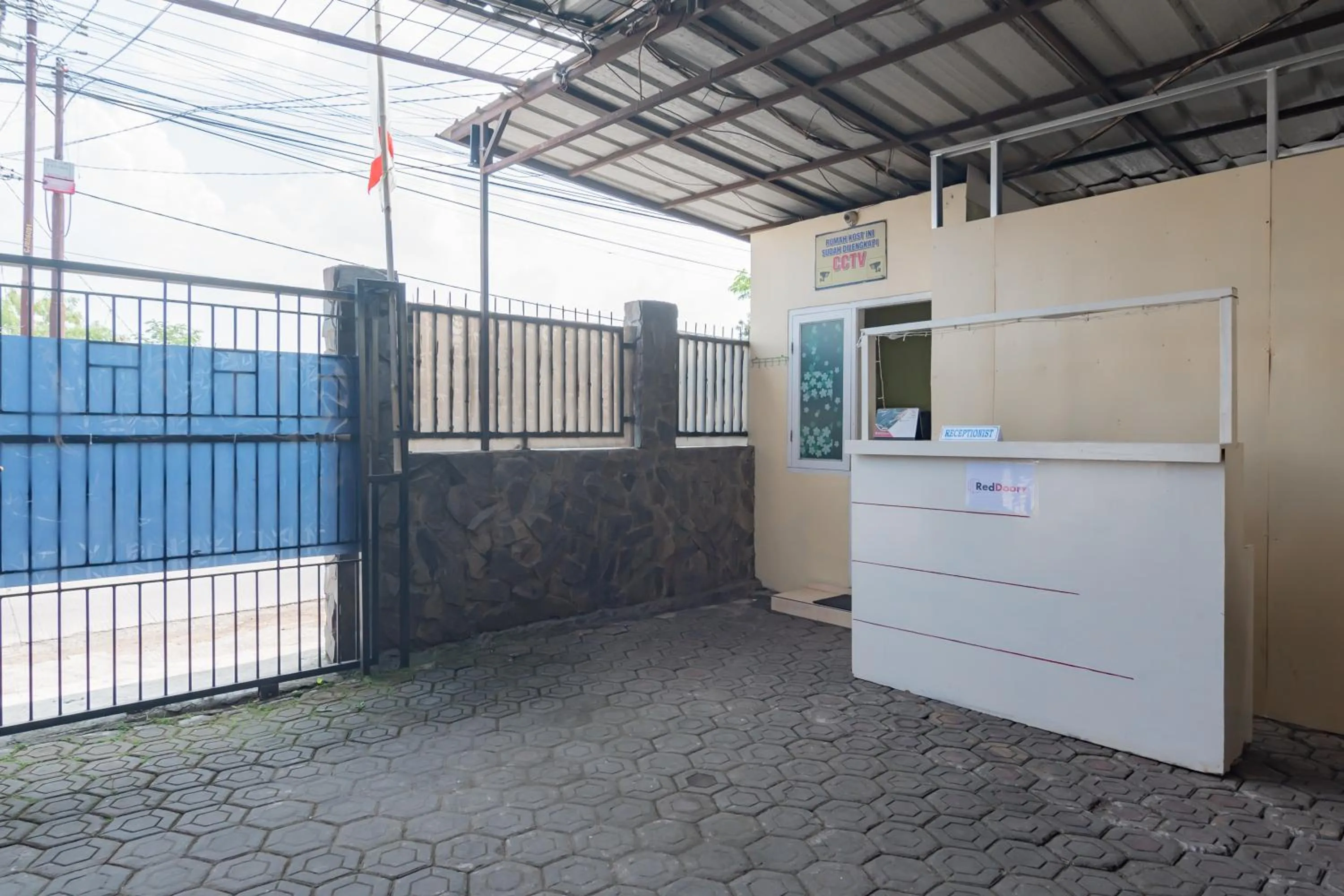 Lobby or reception in RedDoorz Syariah near Tugu Pandanwangi Cianjur