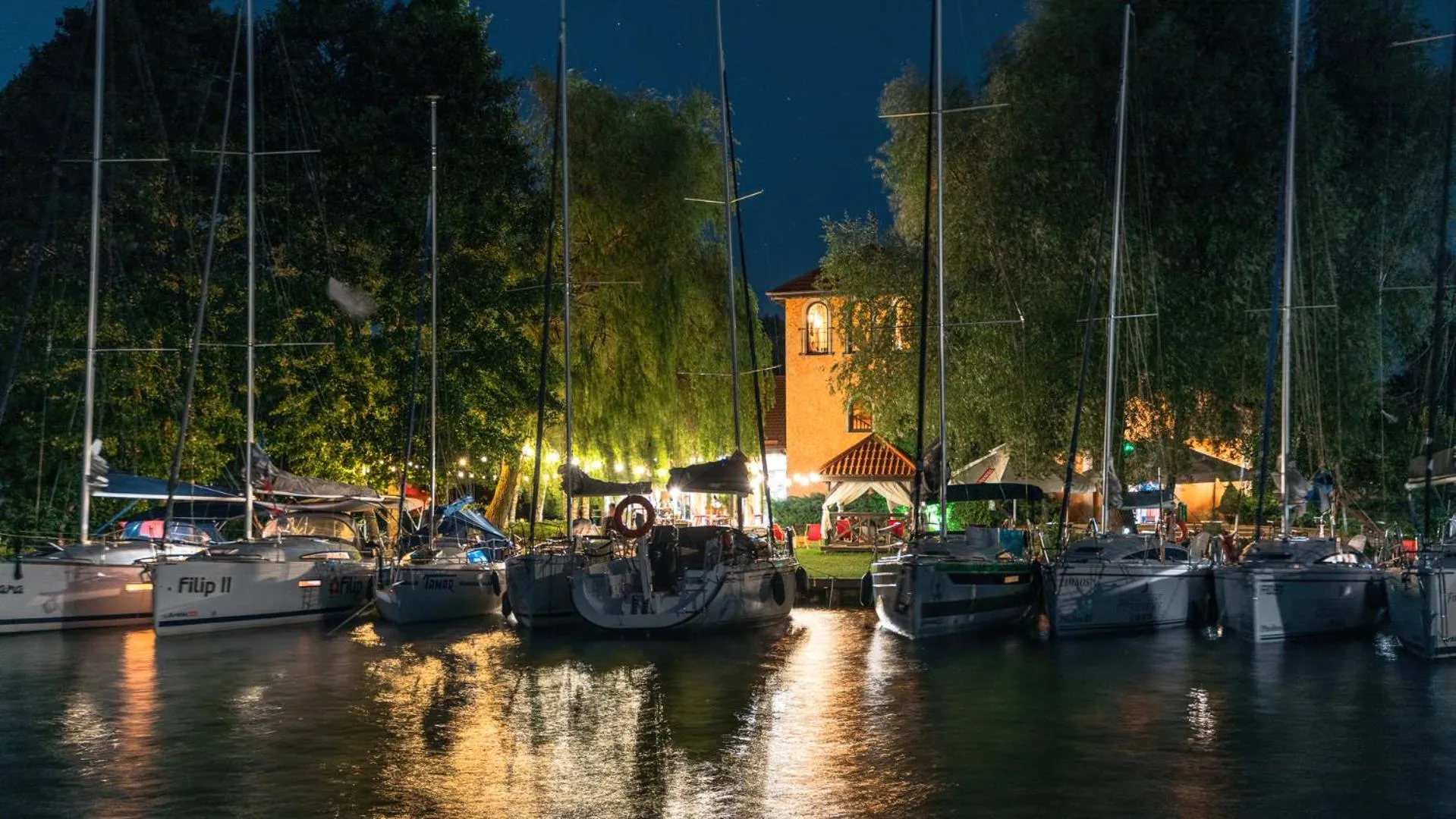 Restaurant/places to eat in Hotel Ognisty Ptak