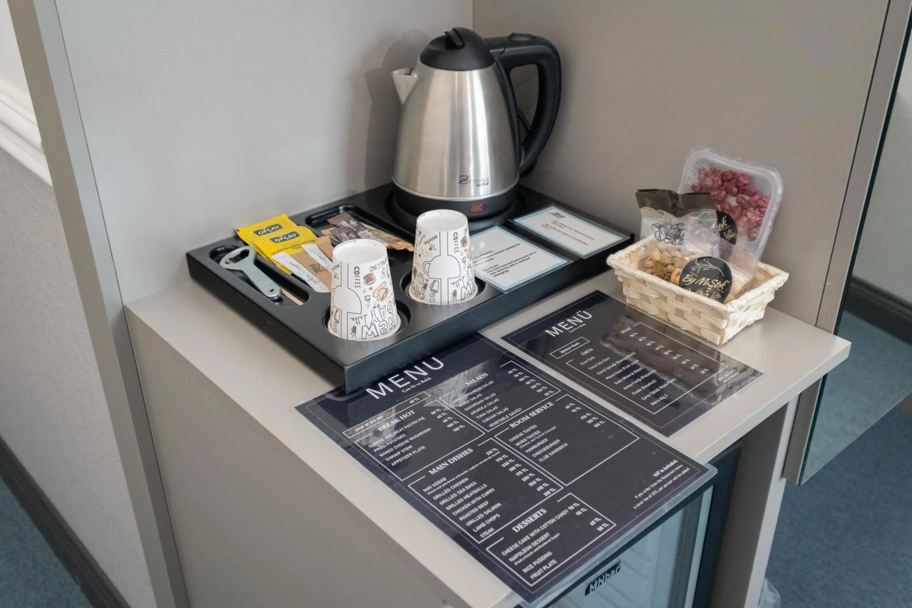 Coffee/tea facilities in Askadar May Otel