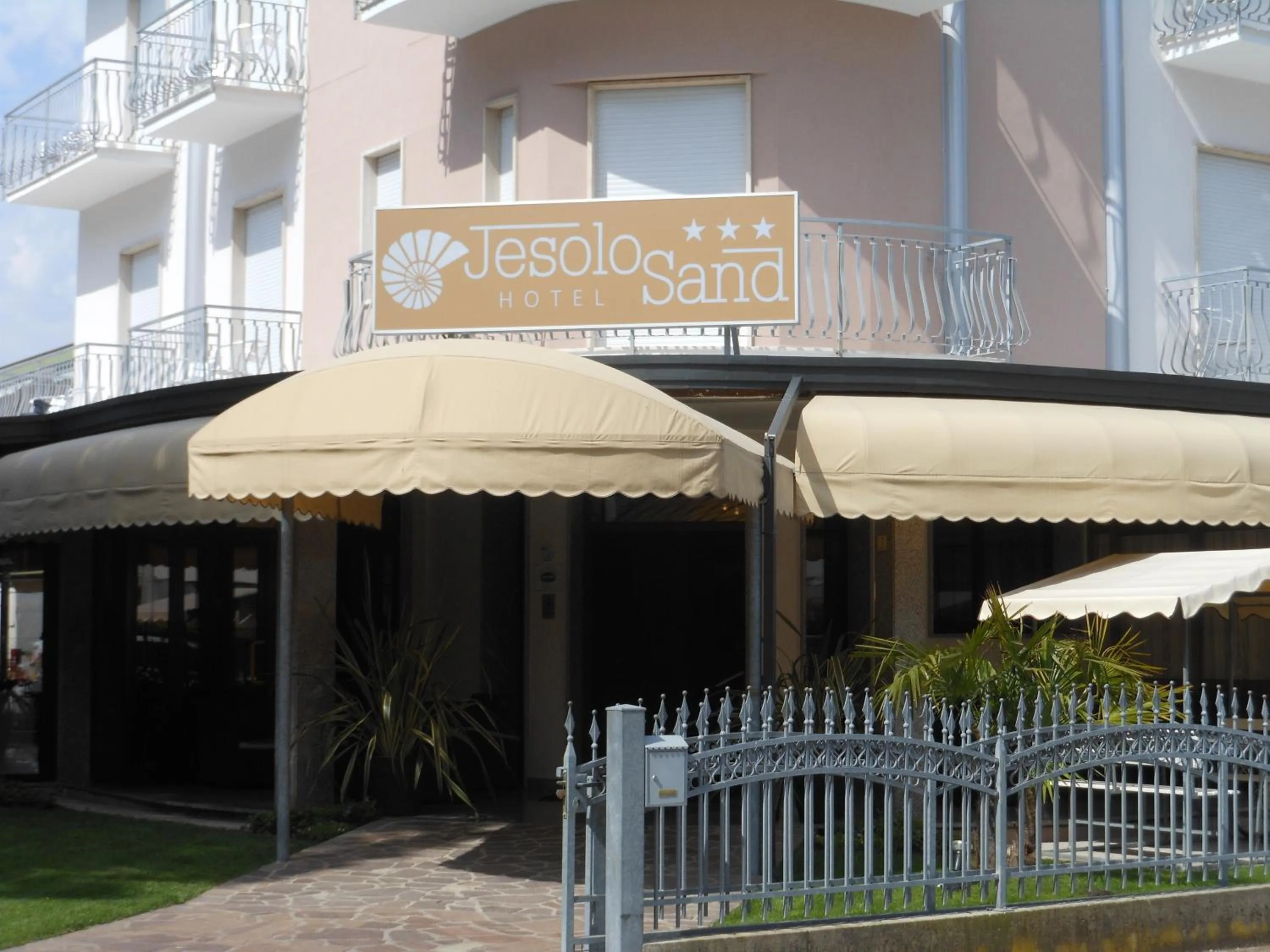 Facade/entrance in Hotel Jesolo Sand