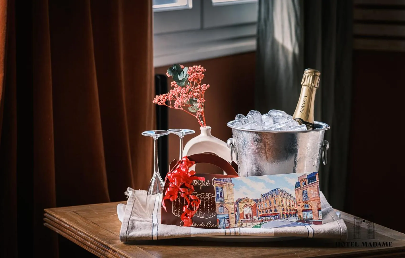 Food and drinks in Hôtel Madame