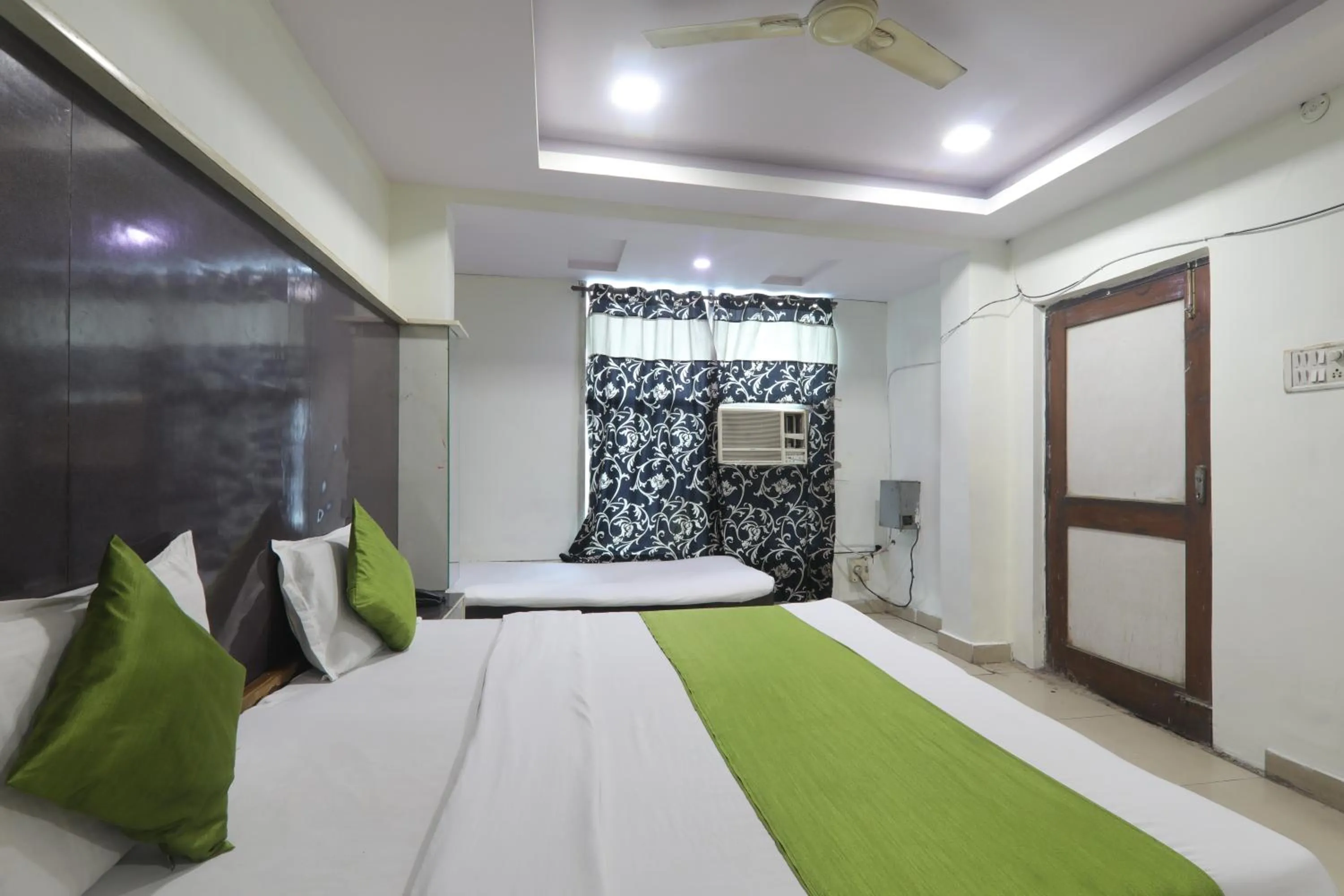 Bed in Hotel Dayal