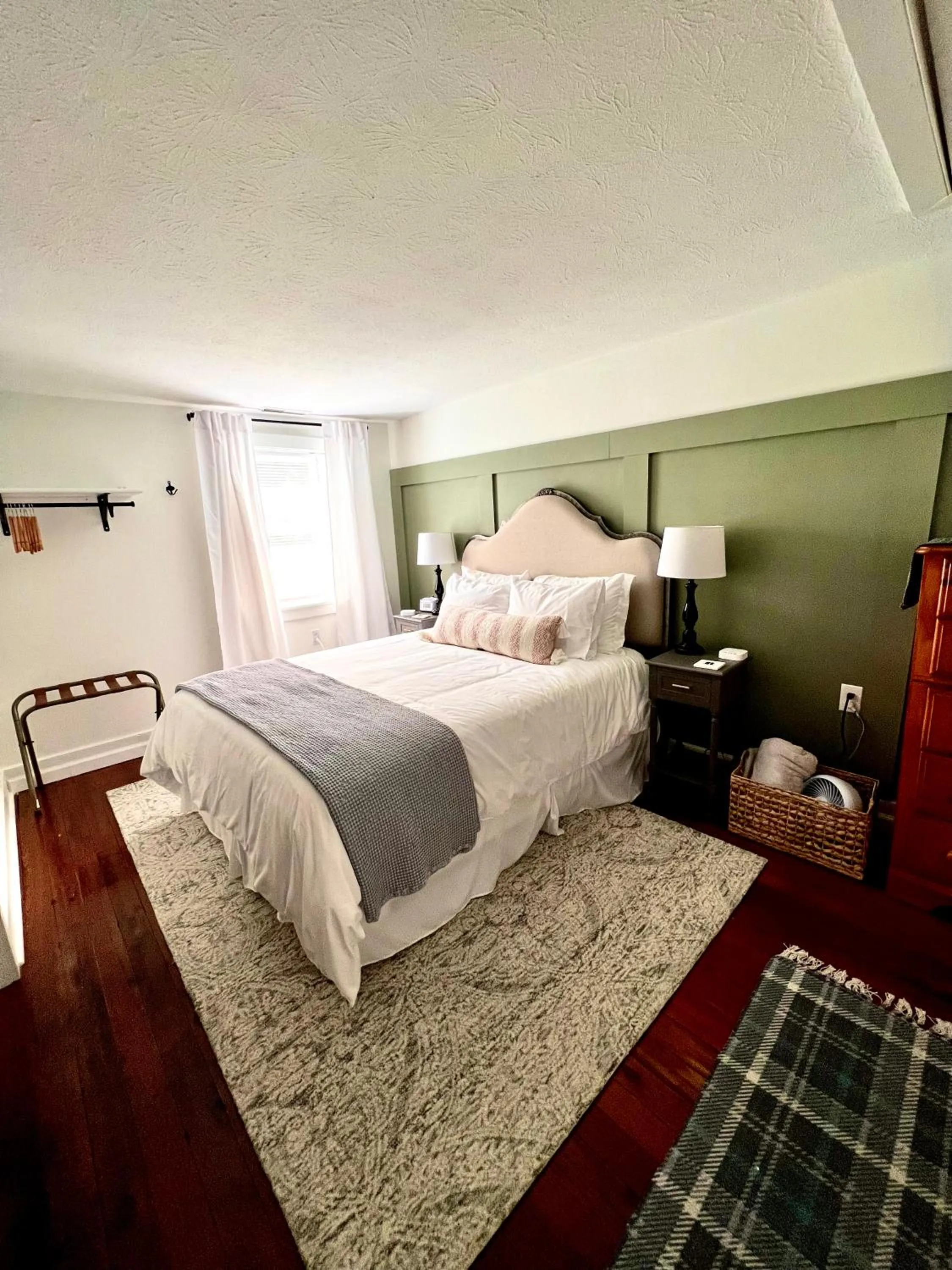 Bedroom, Bed in Rose Hill Inn