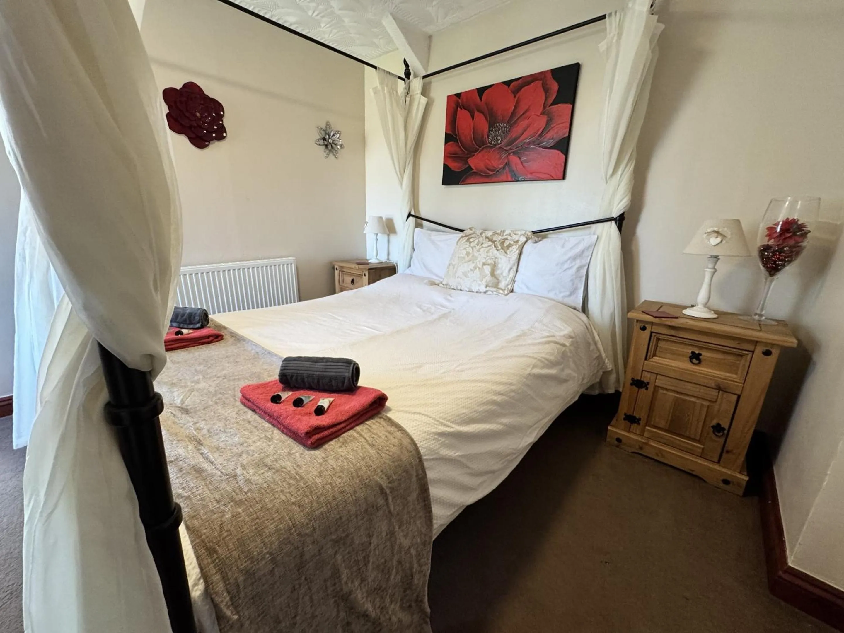 Bedroom, Bed in The Kings Head inn