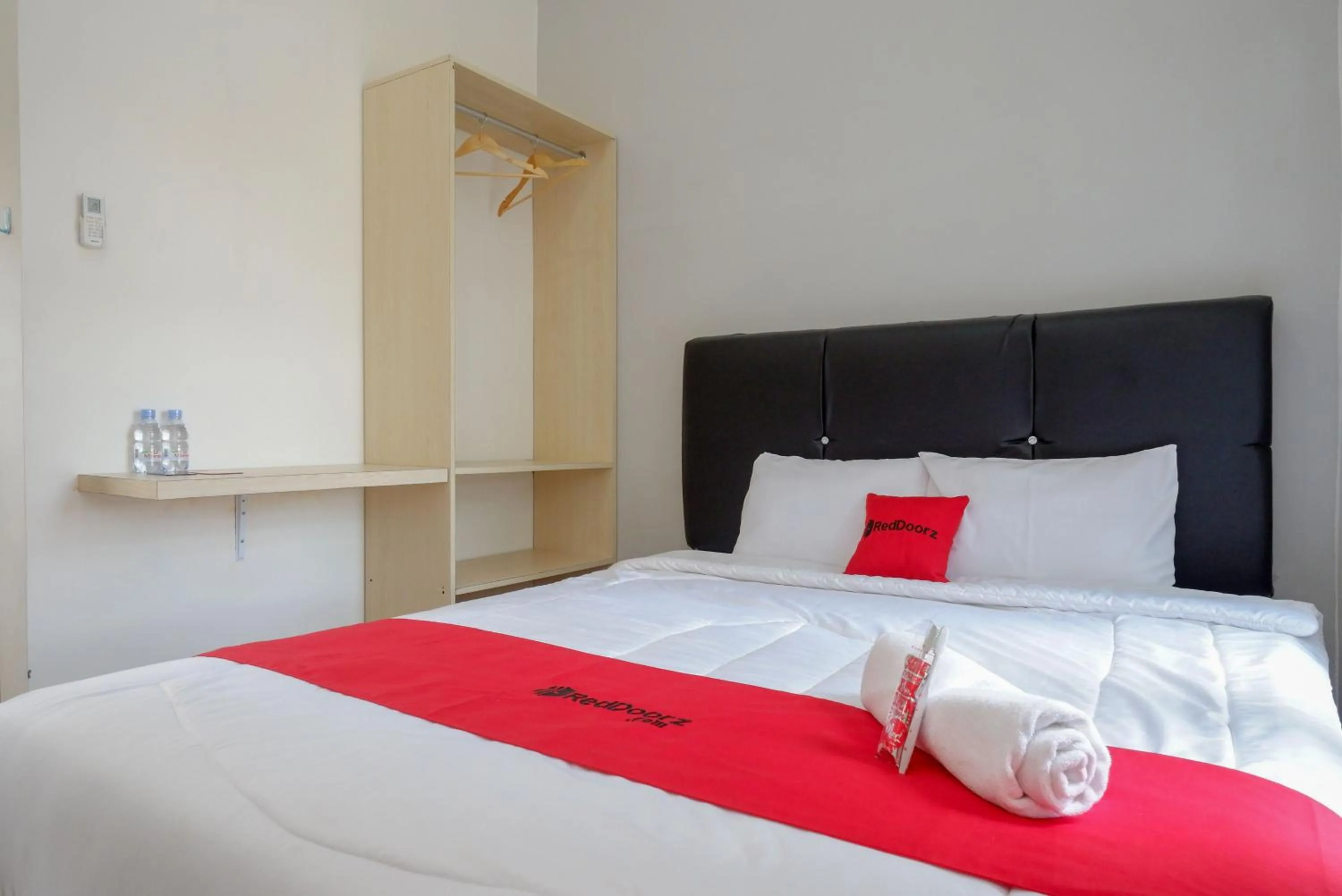 Bedroom, Bed in RedDoorz @ Kratonan Solo