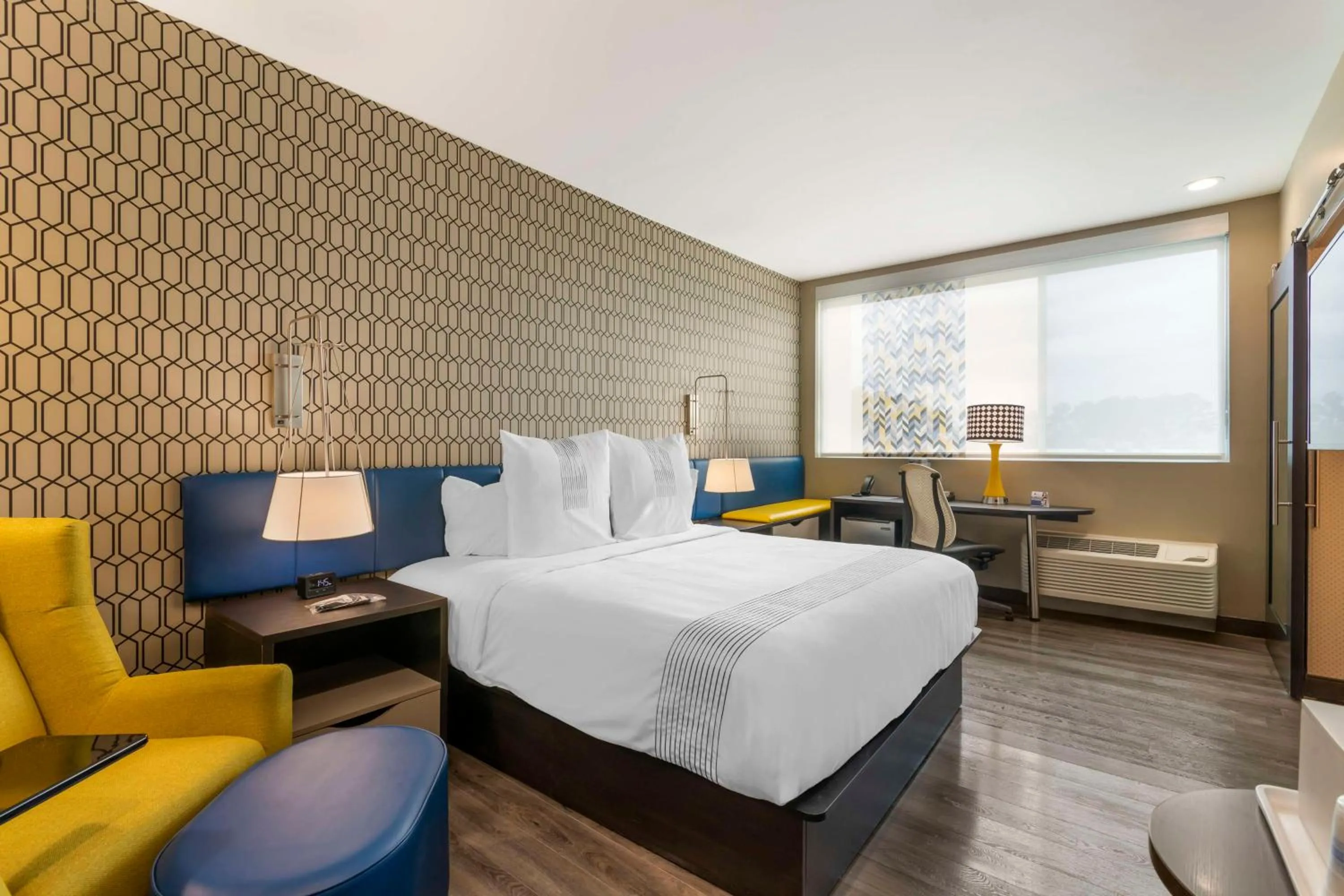 Bedroom, Bed in GLo Best Western Pooler - Savannah Airport Hotel