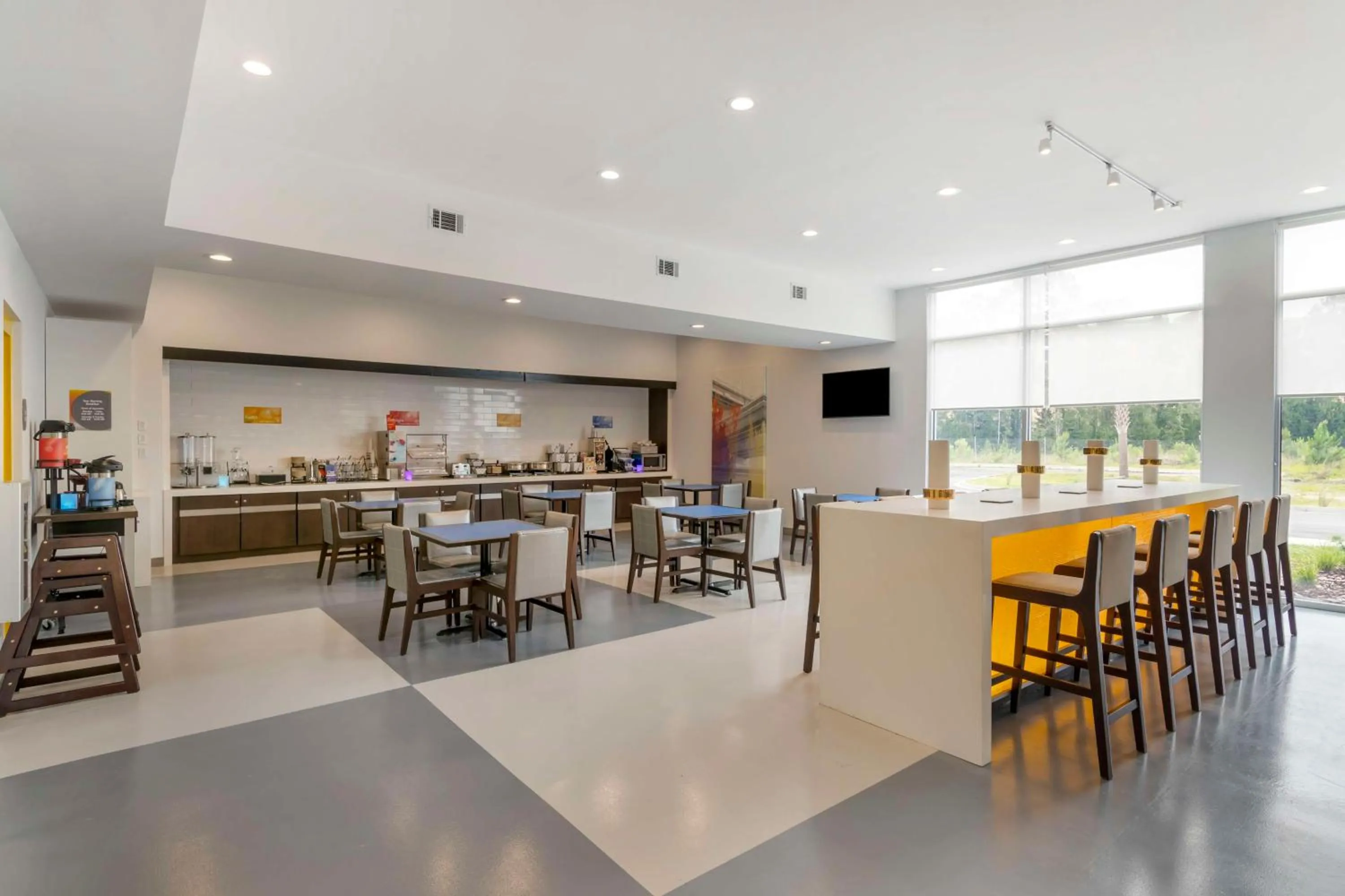 Breakfast in GLo Best Western Pooler - Savannah Airport Hotel