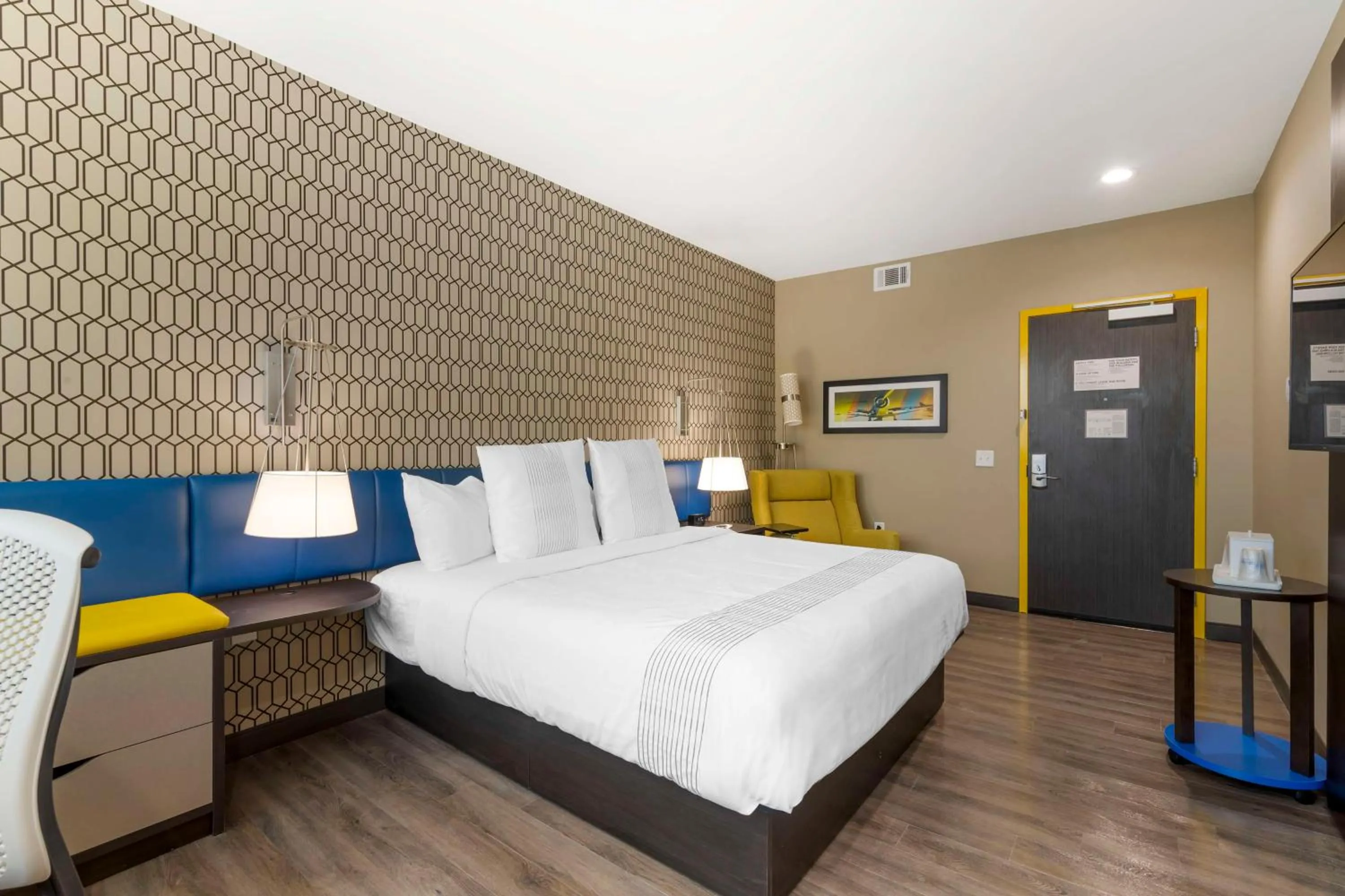 Bedroom, Bed in GLo Best Western Pooler - Savannah Airport Hotel