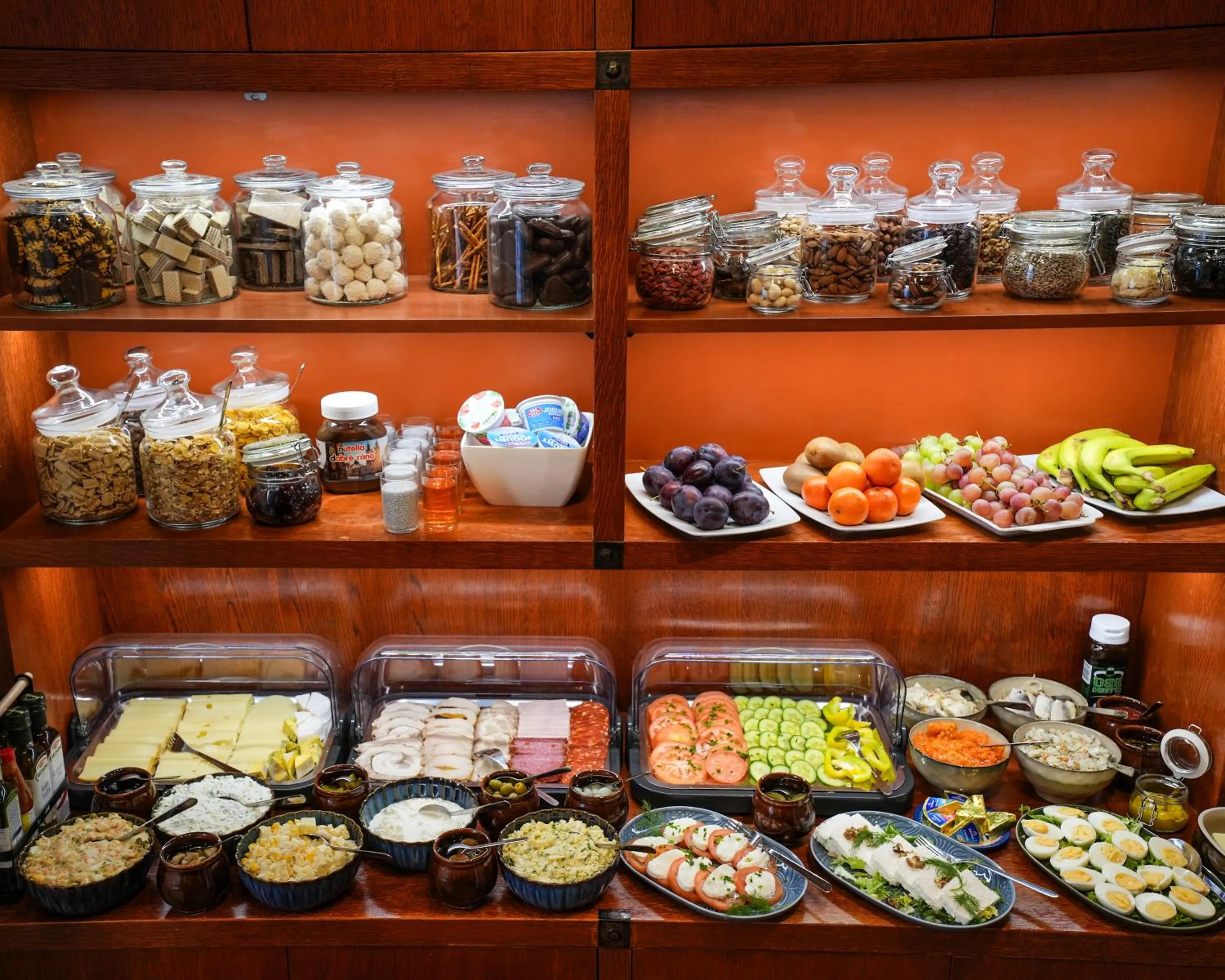 Food and drinks in Villa Admiral