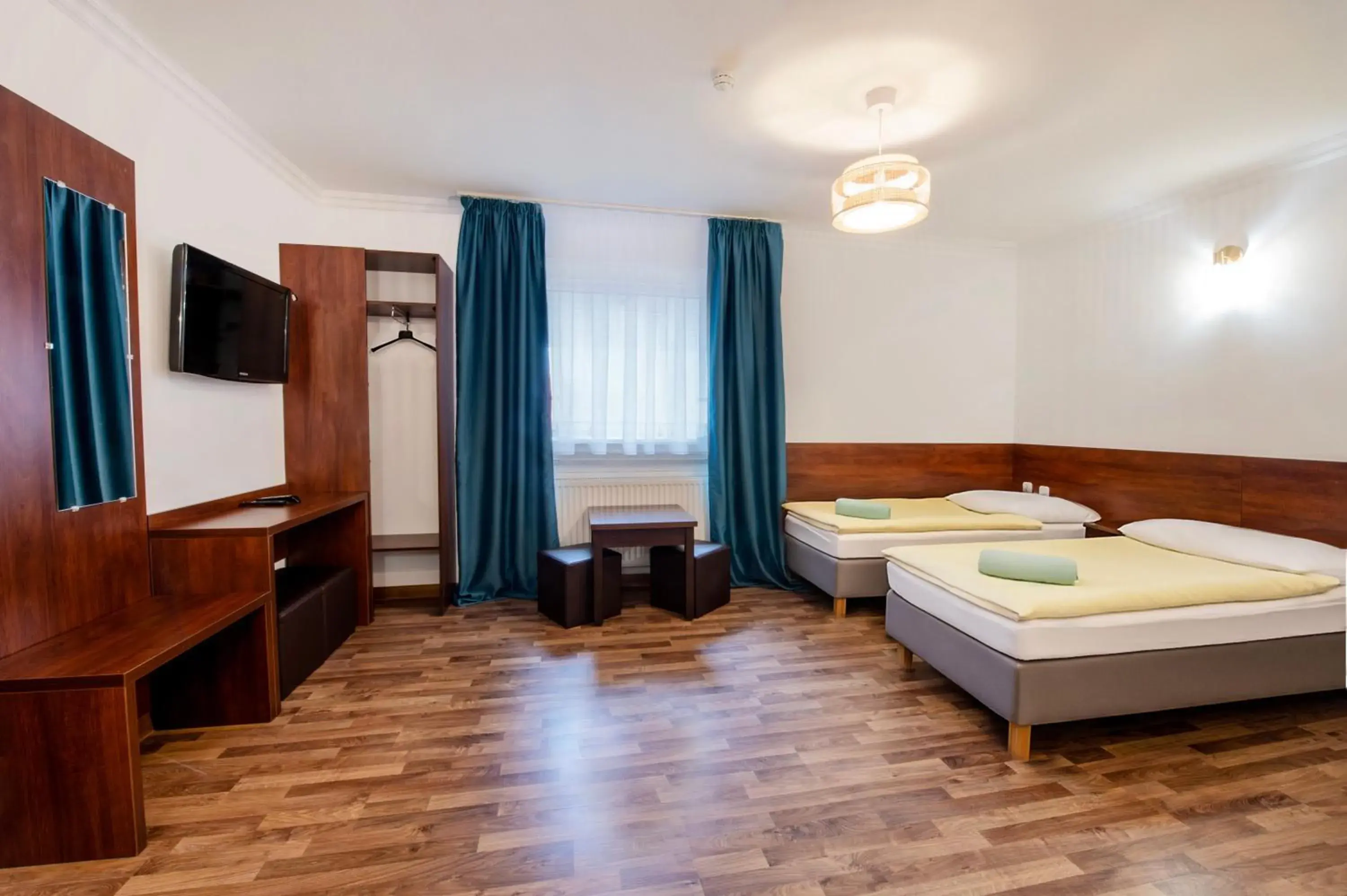 Quadruple Room with Private Bathroom in Noclegi Europa Quadruple Room with Private Bathroom in Noclegi Europa