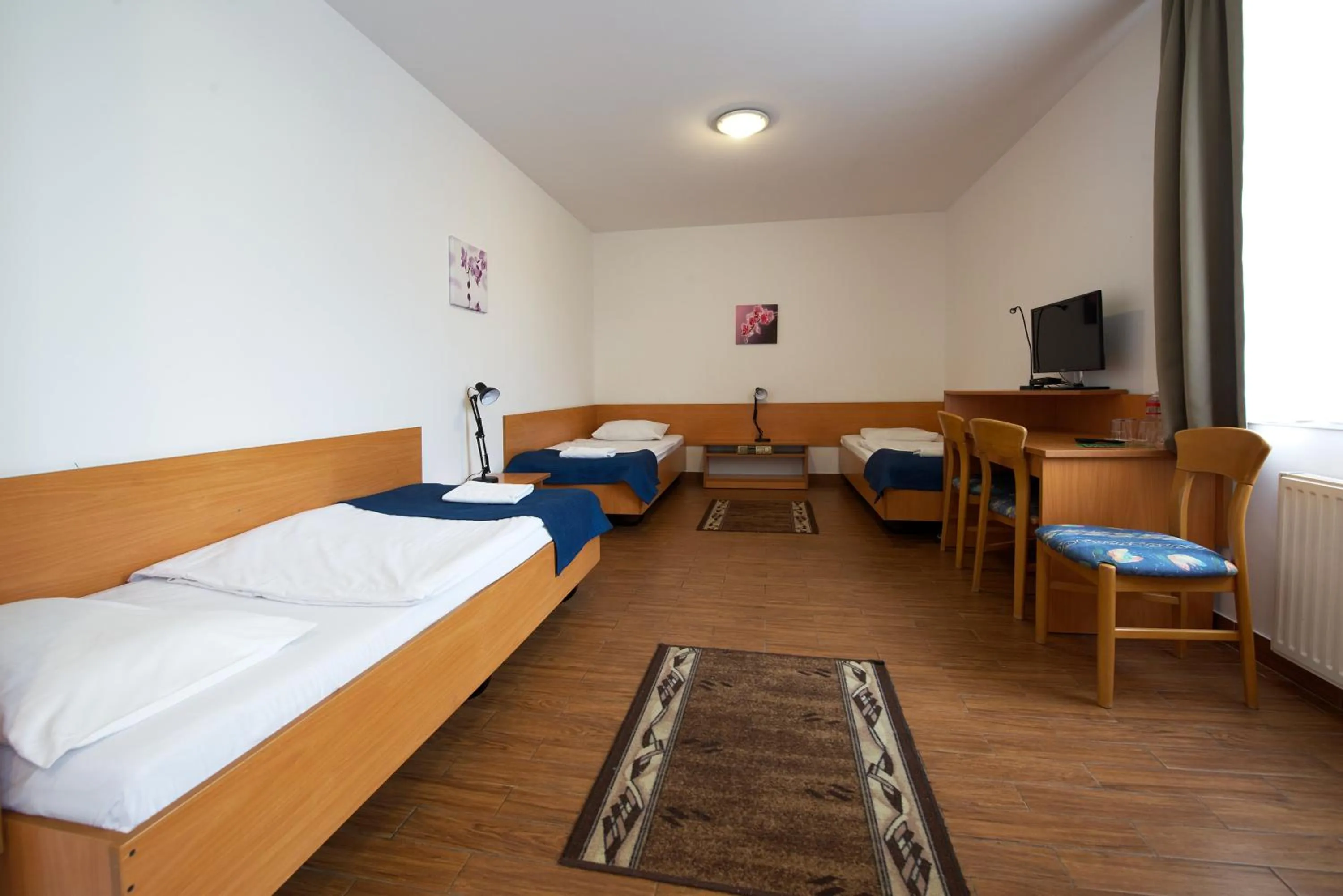 Photo of the whole room, Bed in Hotel Miramar