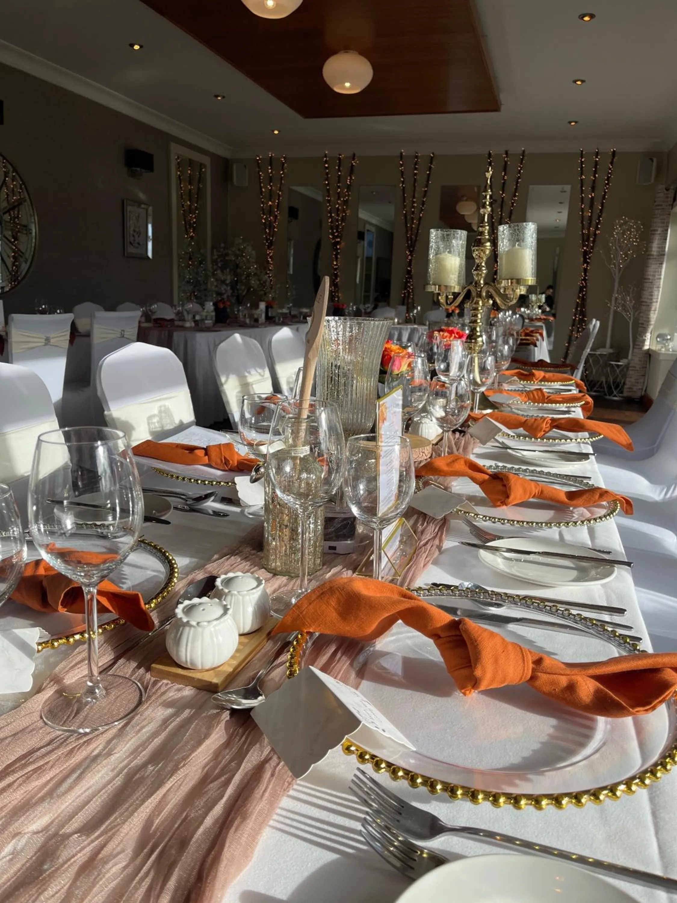 Restaurant/places to eat in Moycarn Lodge & Marina