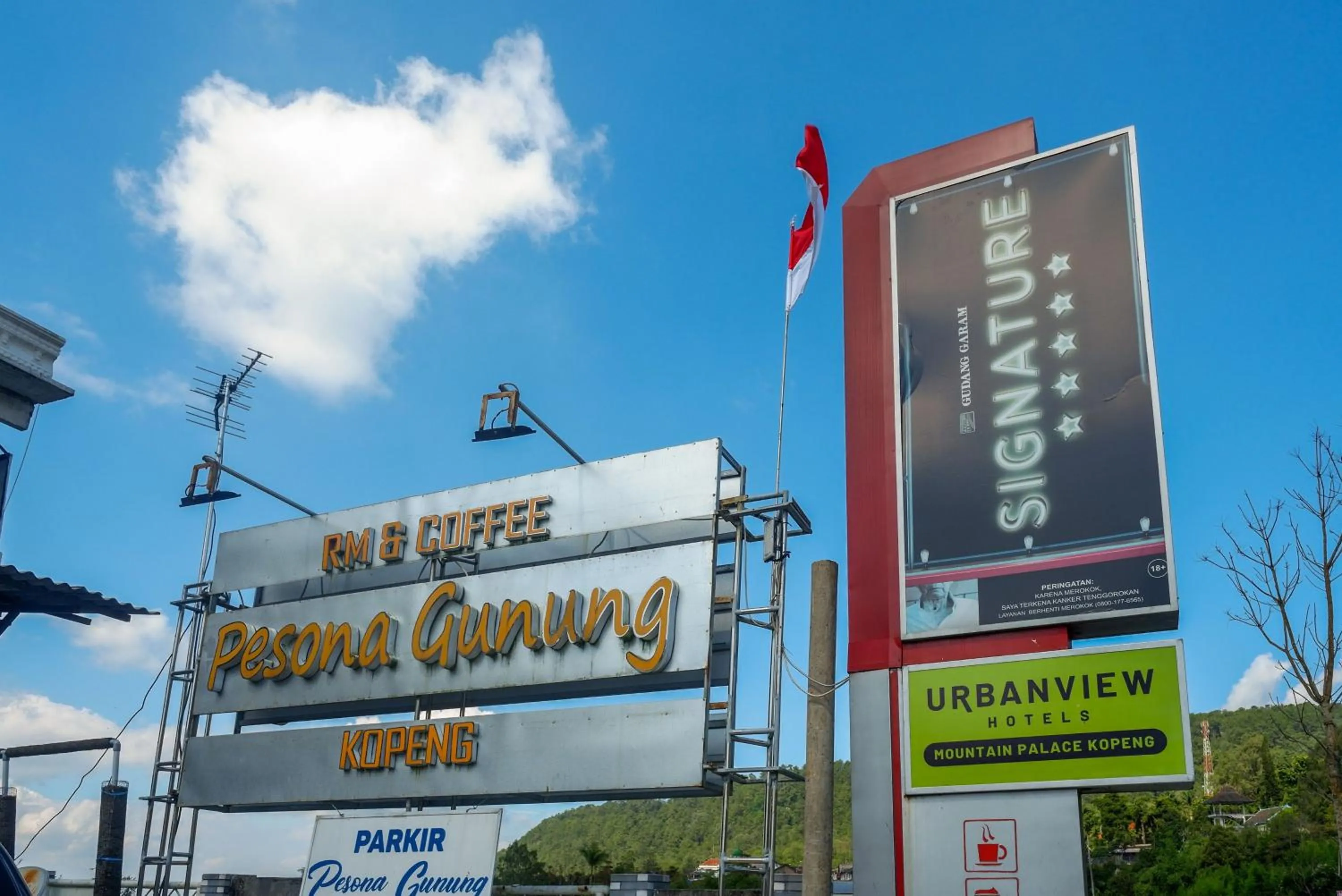 Property logo or sign in Urbanview Hotel Mountain Palace Kopeng