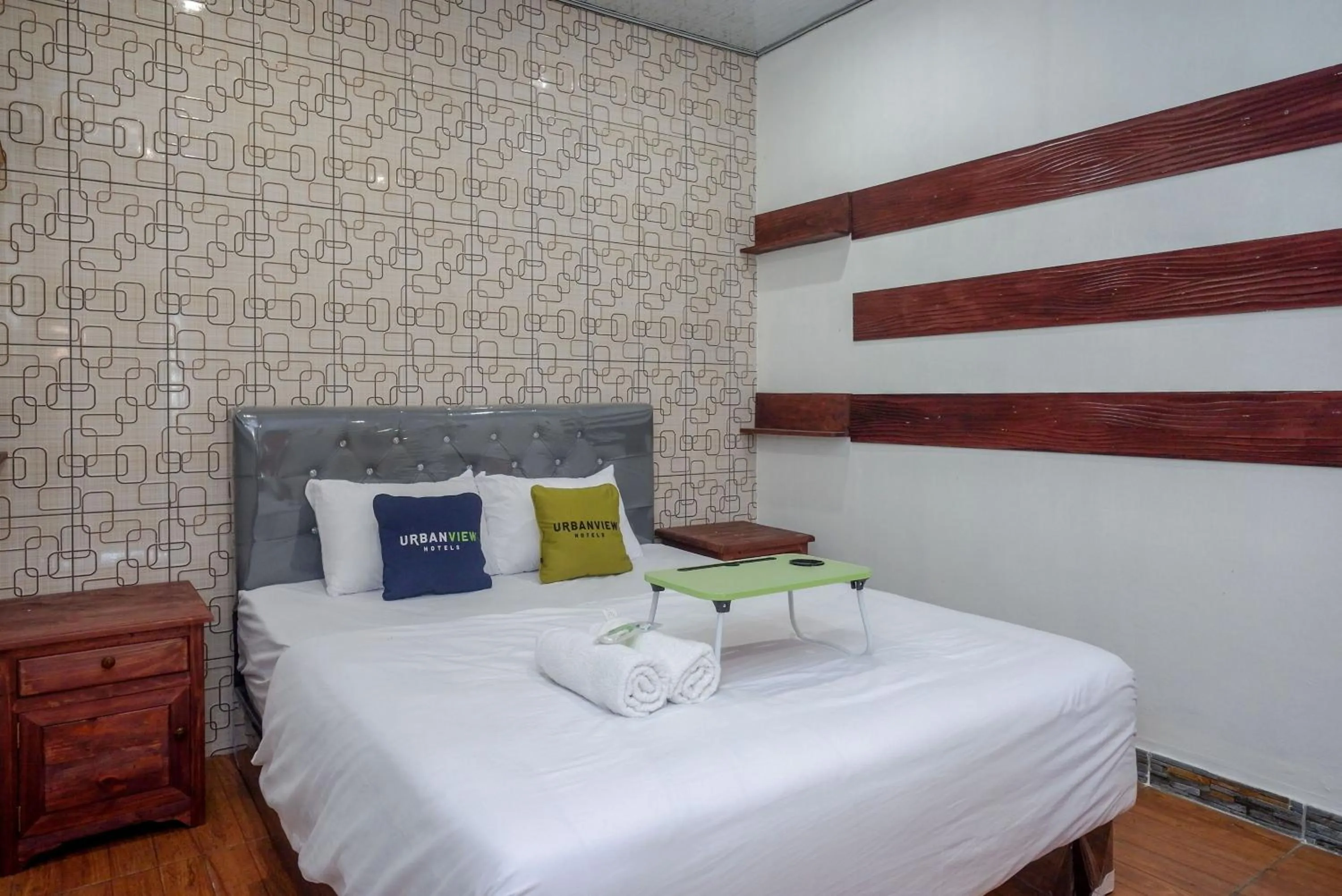 Bedroom, Bed in Urbanview Hotel Mountain Palace Kopeng