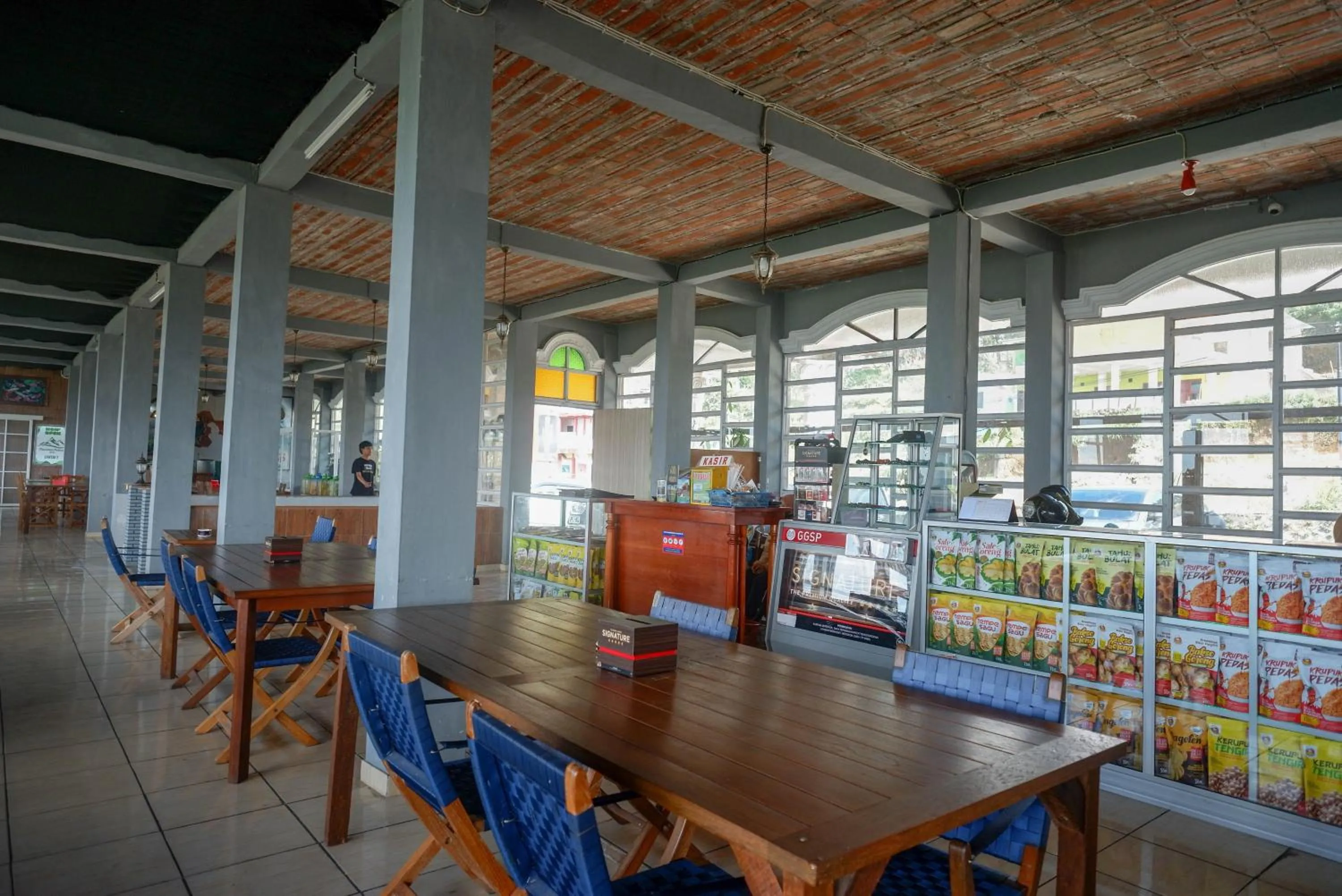 Restaurant/places to eat in Urbanview Hotel Mountain Palace Kopeng