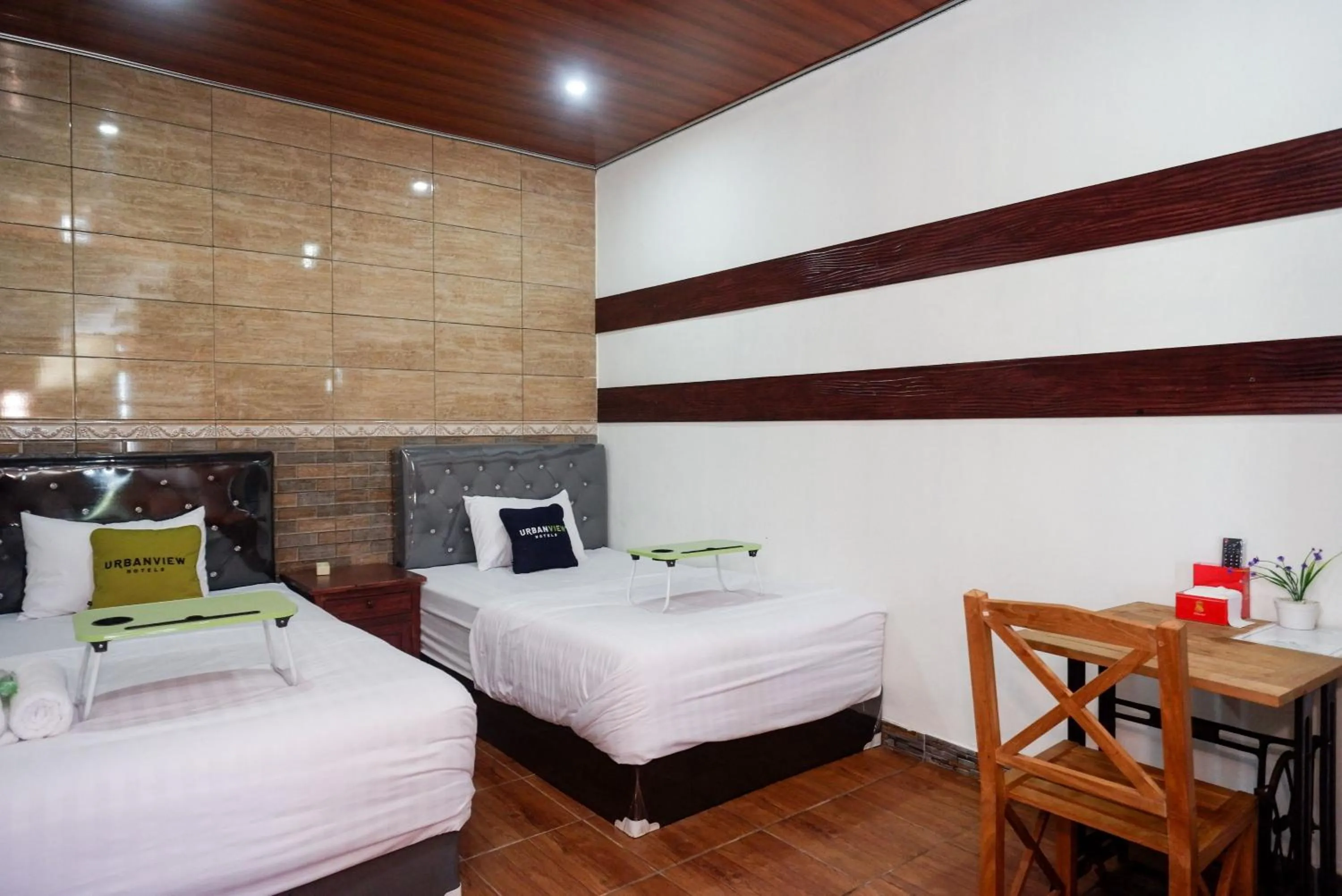 Bedroom, Bed in Urbanview Hotel Mountain Palace Kopeng