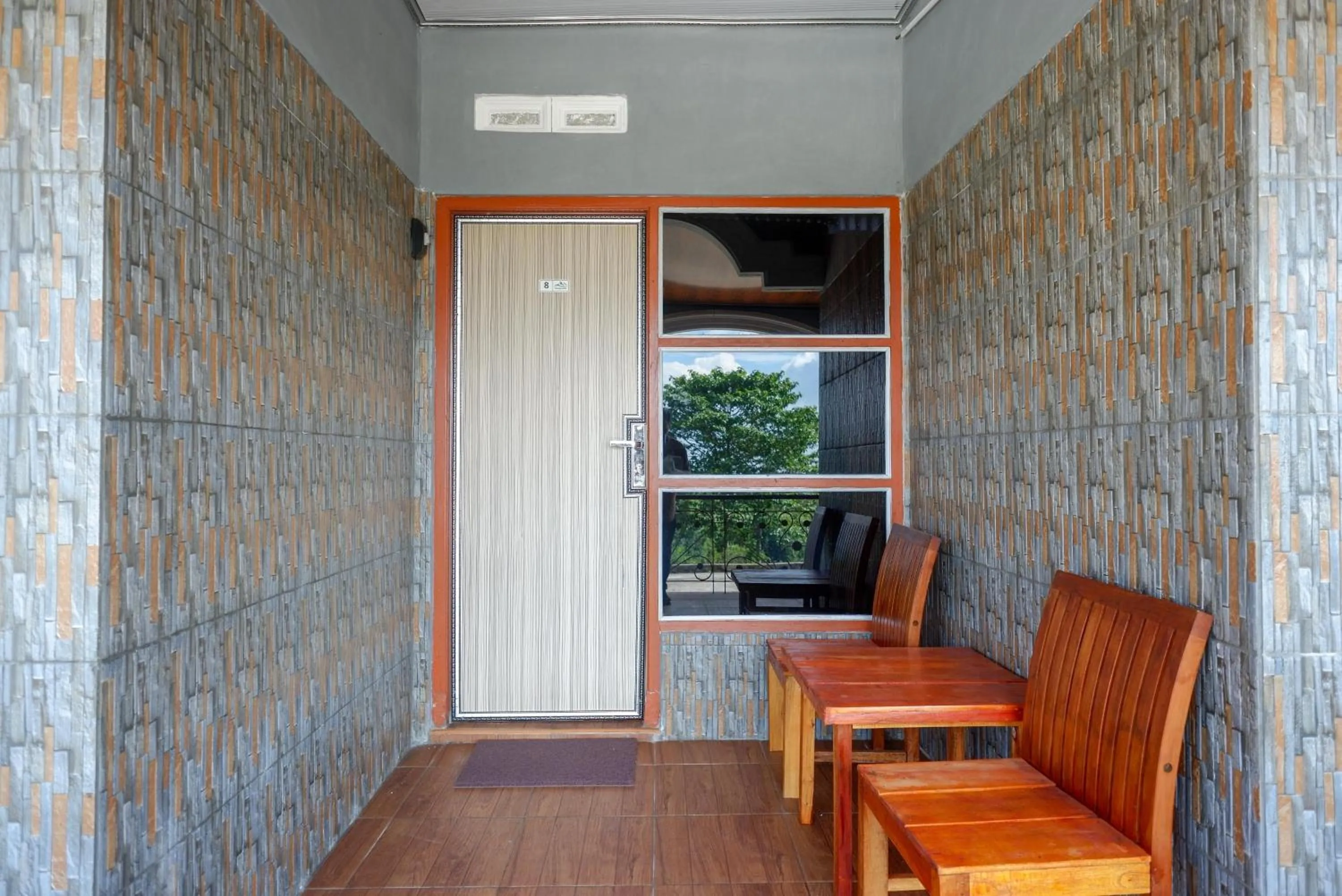 Seating area in Urbanview Hotel Mountain Palace Kopeng