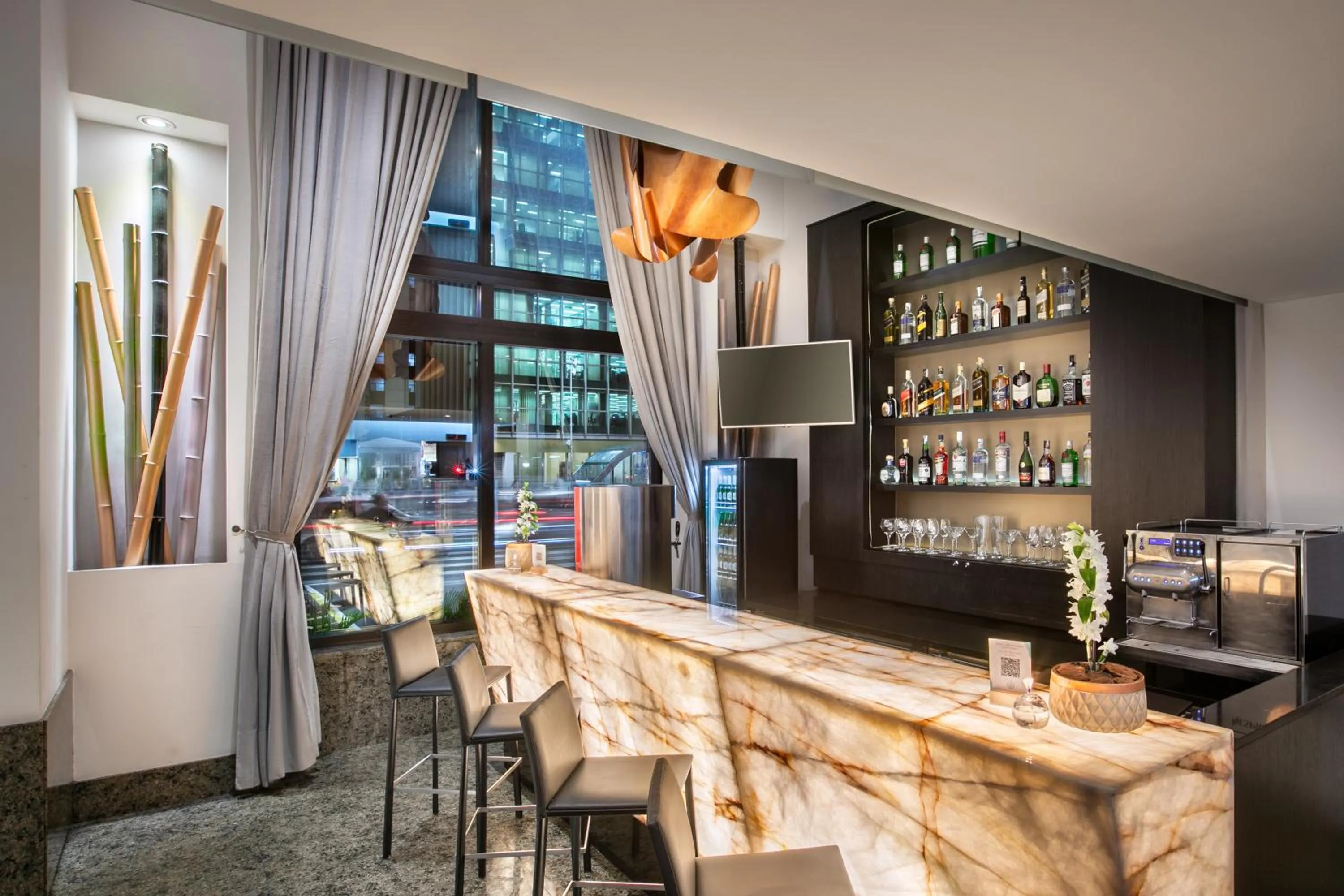 Lounge or bar in Meliá Paulista