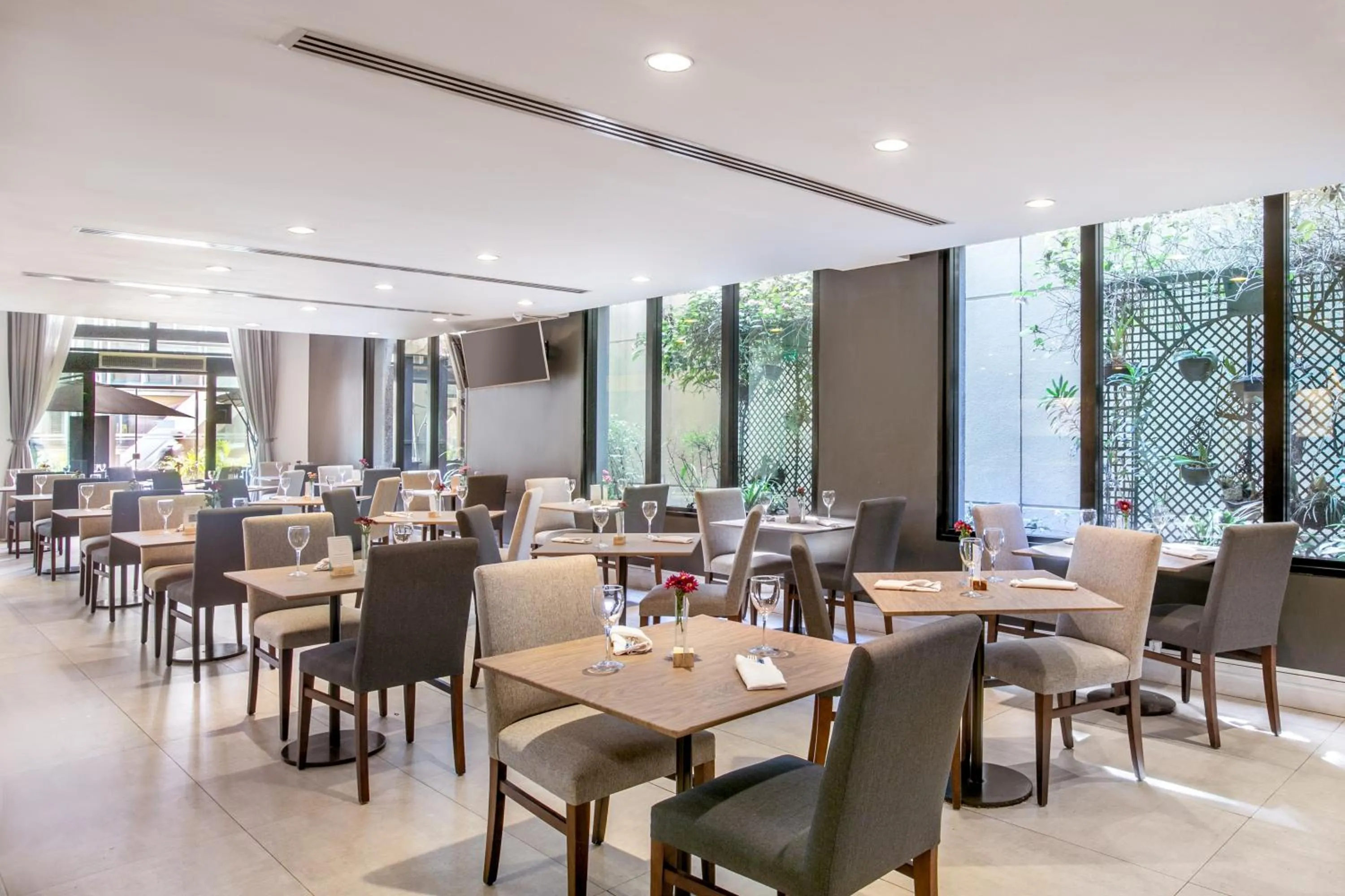 Restaurant/places to eat in Meliá Paulista