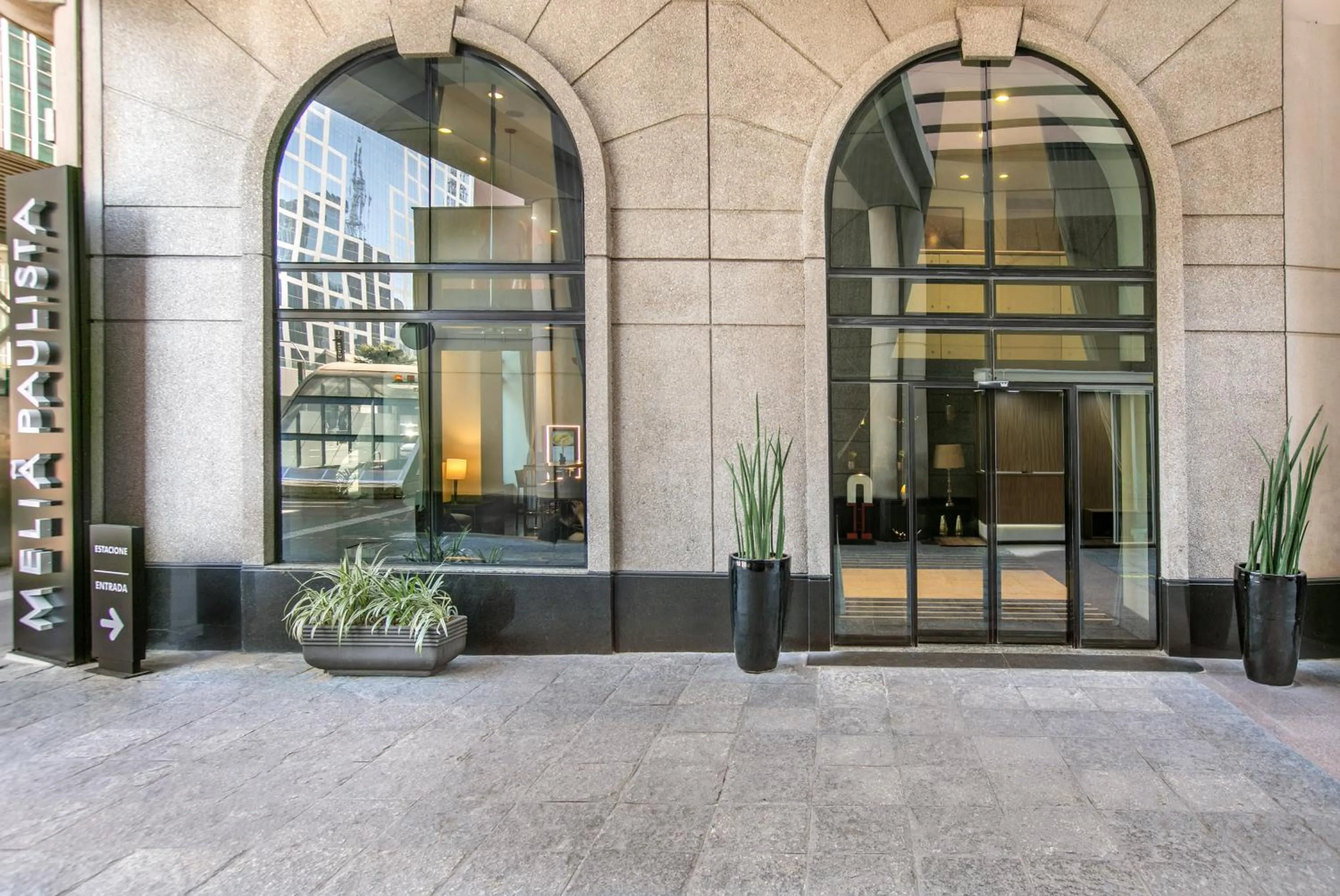 Facade/entrance in Meliá Paulista
