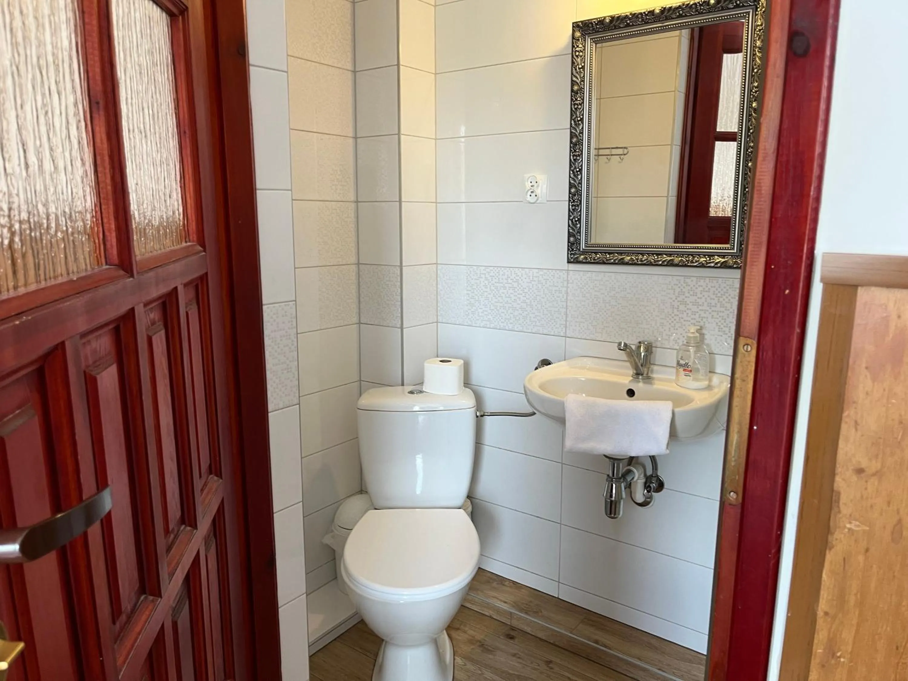 Bathroom in Prohibicja Peter's Pub