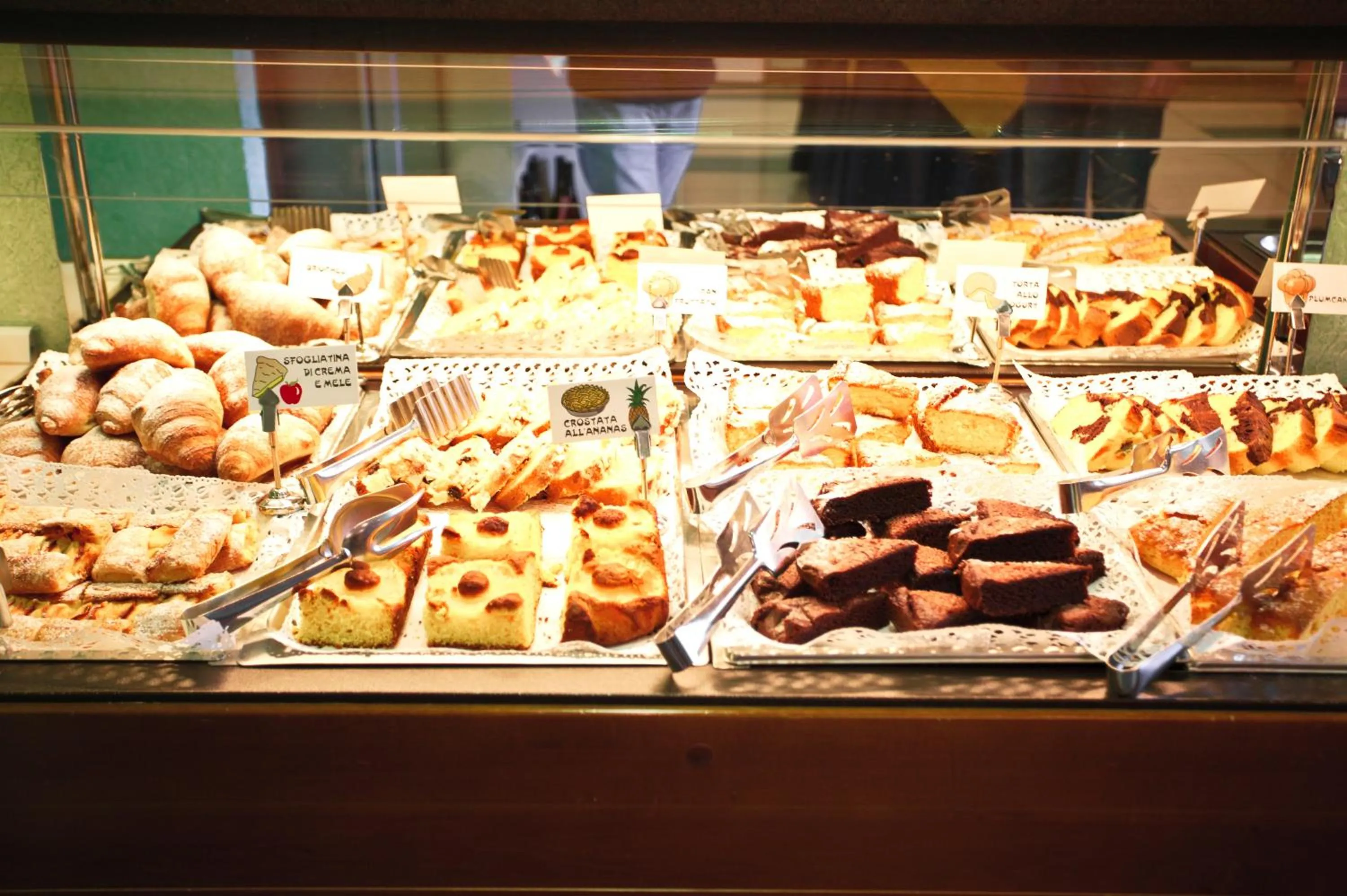 Buffet breakfast in Hotel Amalfi