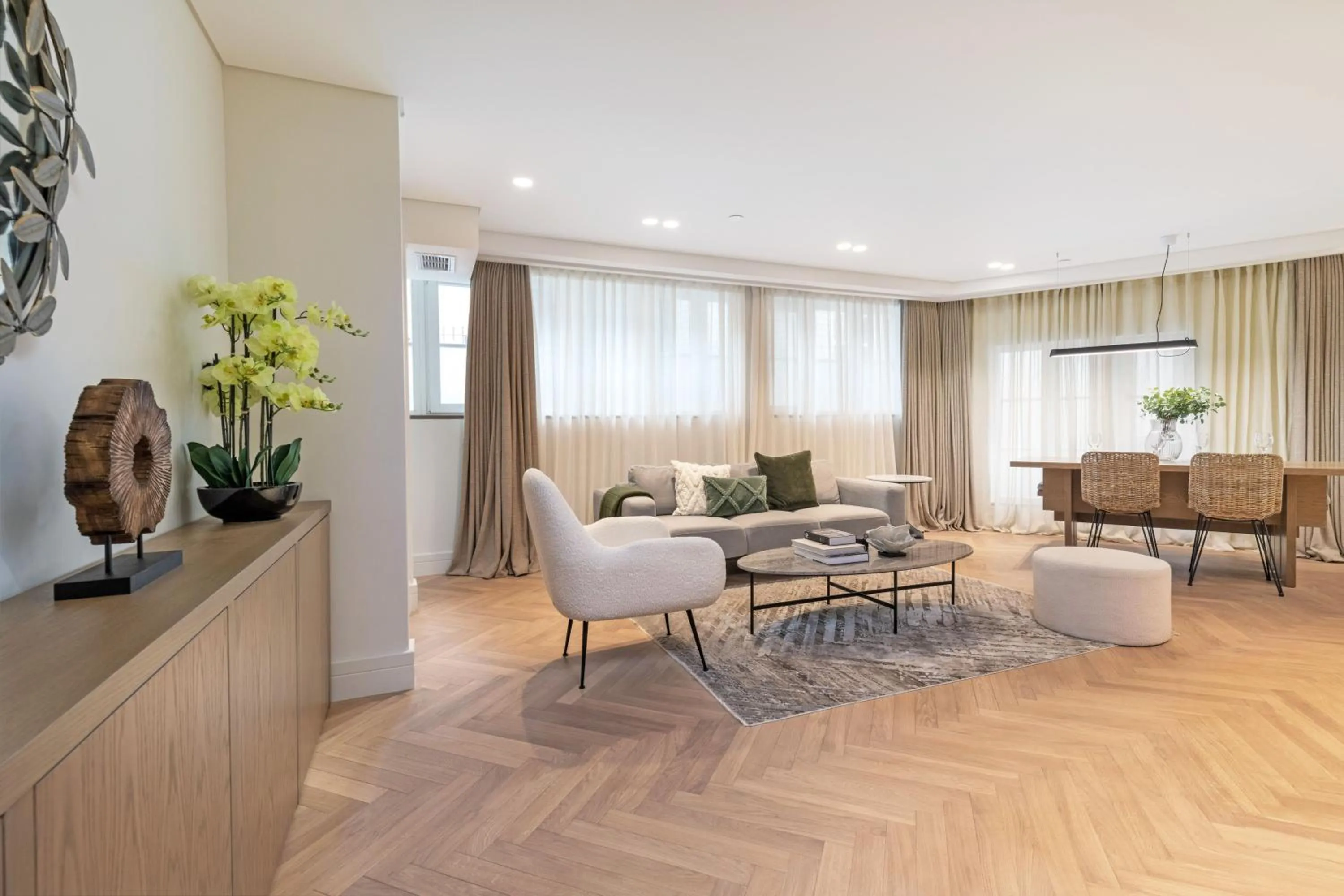 Living room in Covent Garden Piazza by Stayo