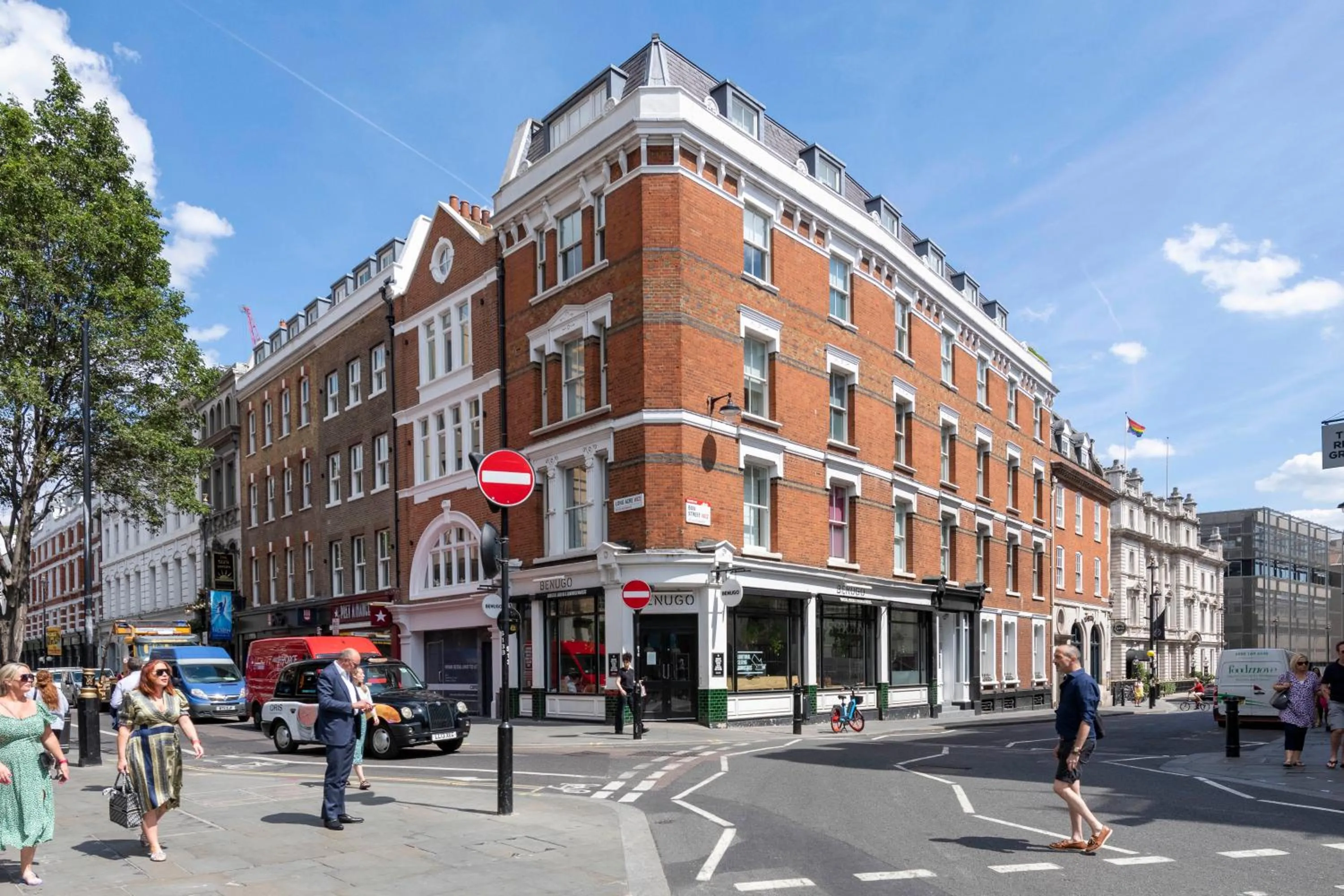 Property building in Covent Garden Piazza by Stayo