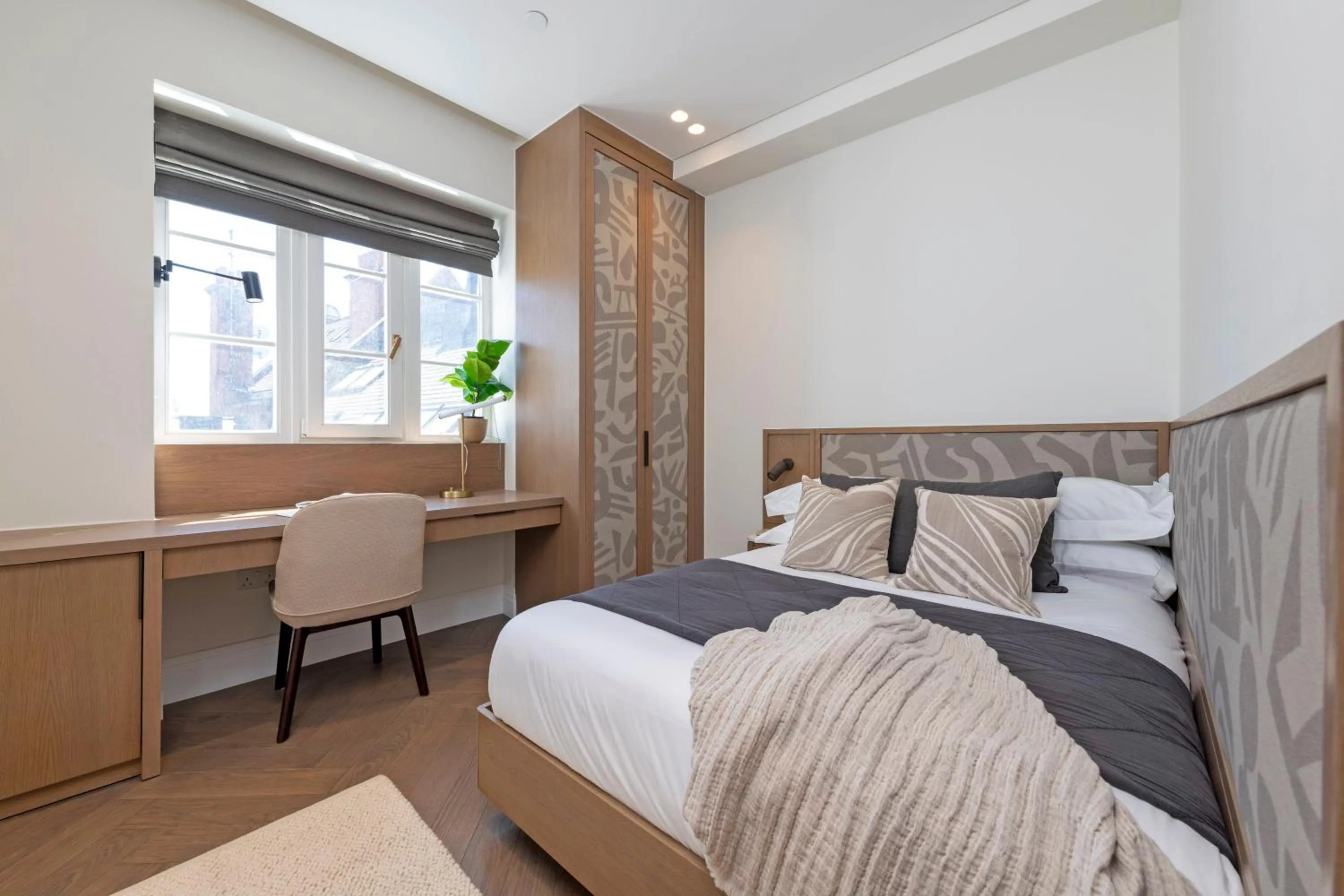 Bedroom in Covent Garden Piazza by Stayo
