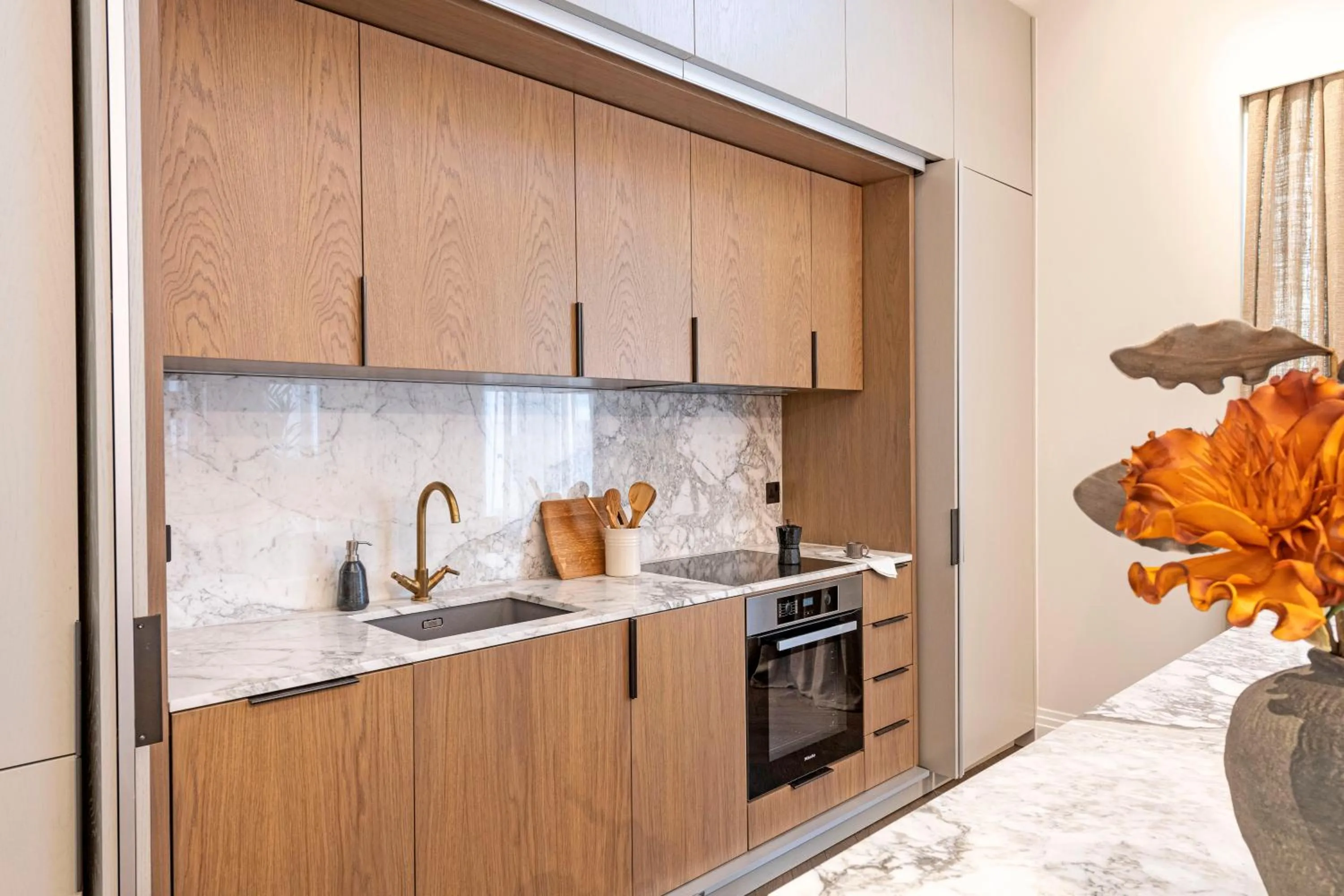 Kitchen or kitchenette in Covent Garden Piazza by Stayo