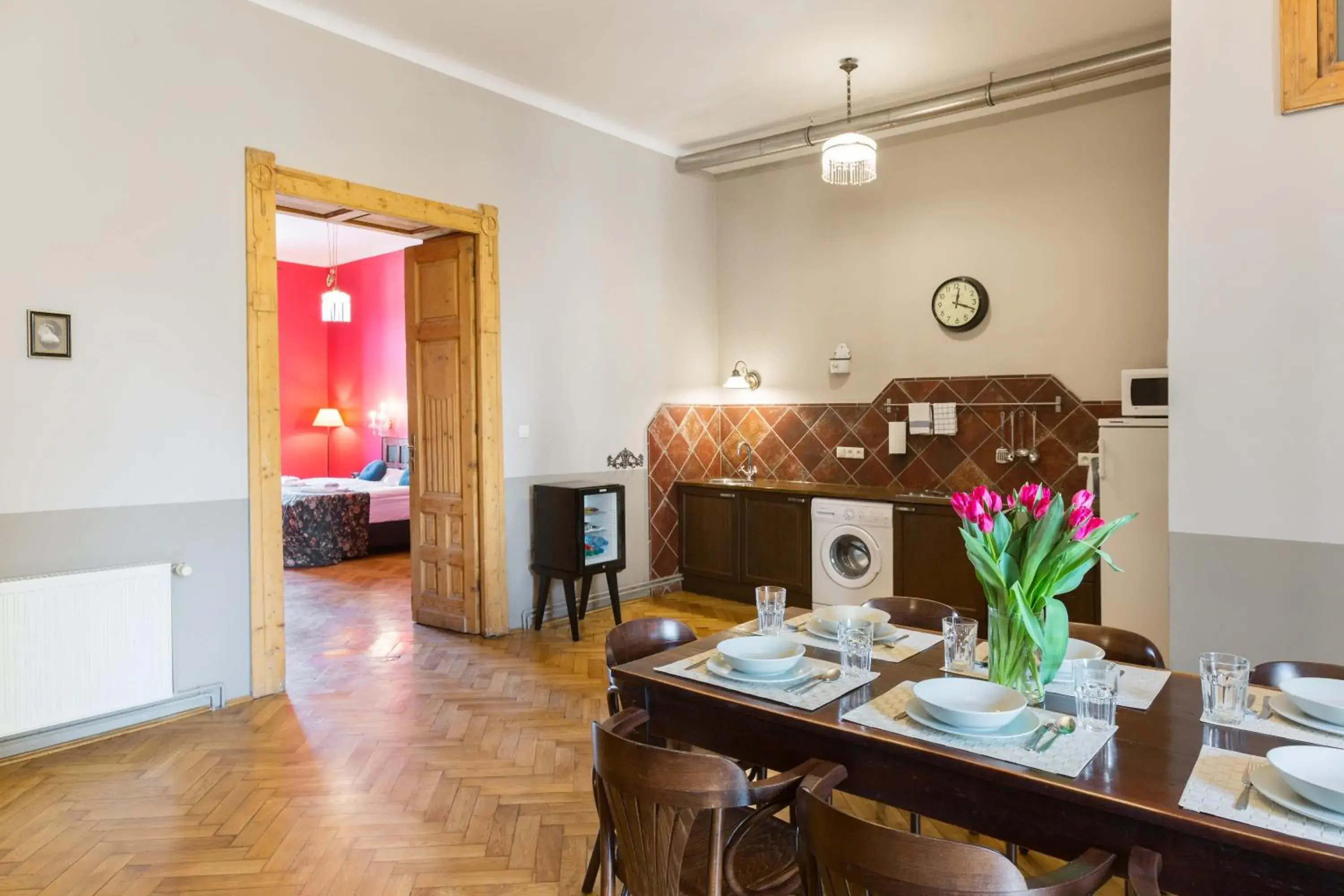 Four-Bedroom Apartment (10 Adults) in Antique Apartments Plac Szczepański Four-Bedroom Apartment (10 Adults) in Antique Apartments Plac Szczepański