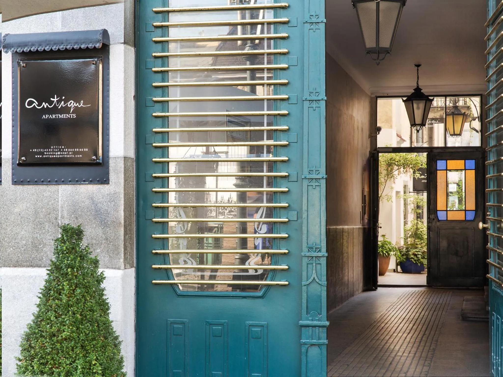 Facade/entrance in Antique Apartments Plac Szczepański