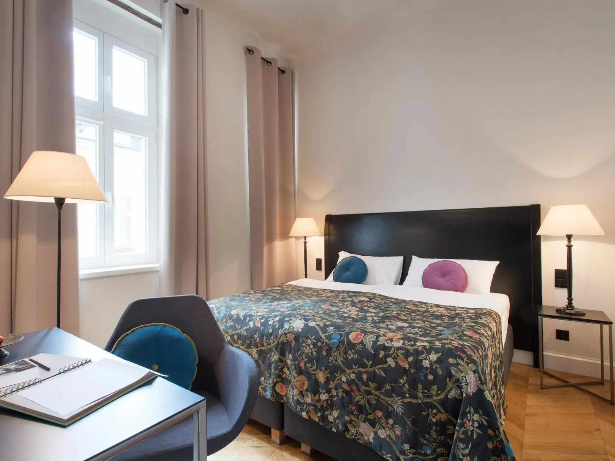 One-Bedroom Apartment (4 Adults) in Antique Apartments Plac Szczepański One-Bedroom Apartment (4 Adults) in Antique Apartments Plac Szczepański