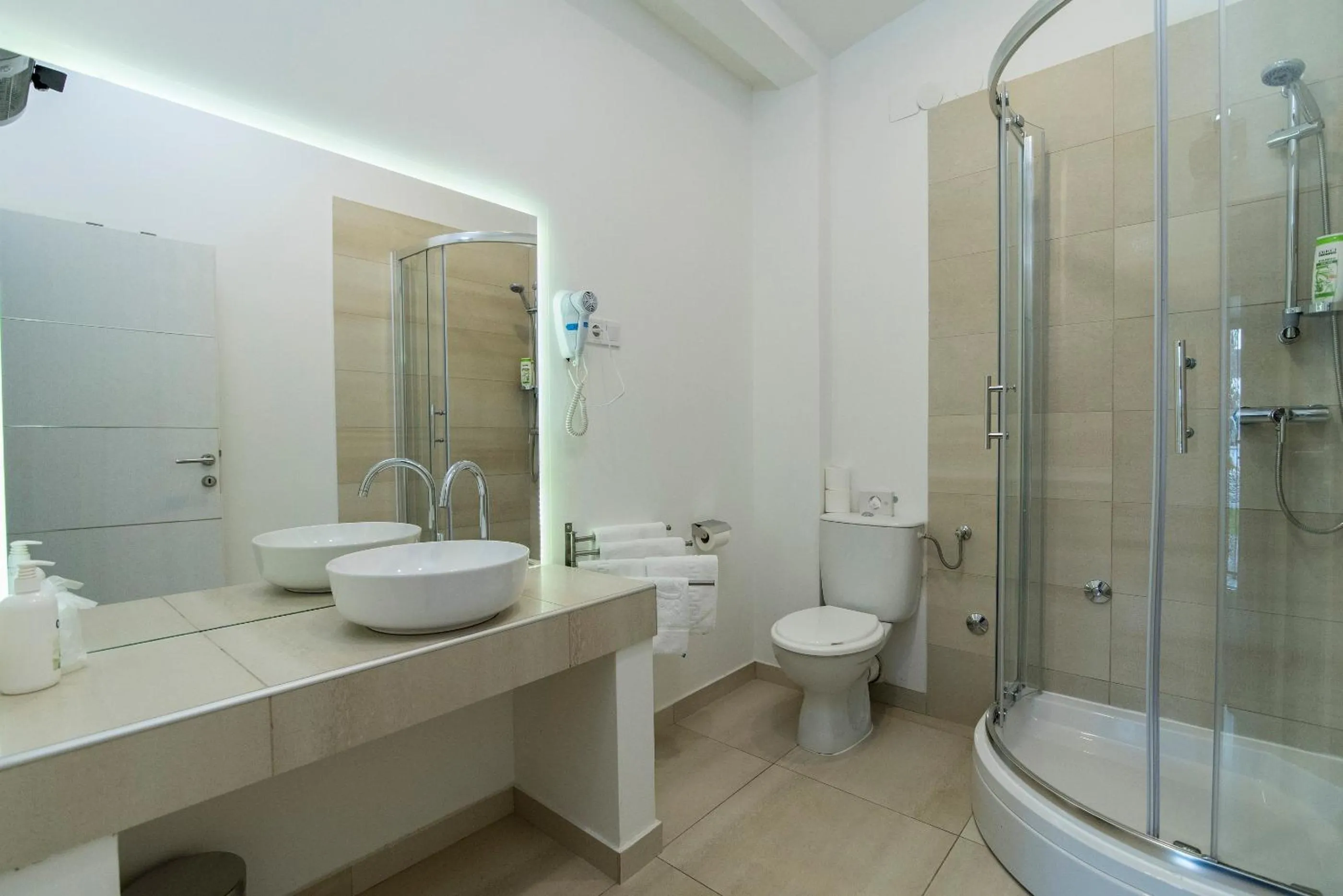 Shower in Hotel Cool Zagreb Airport