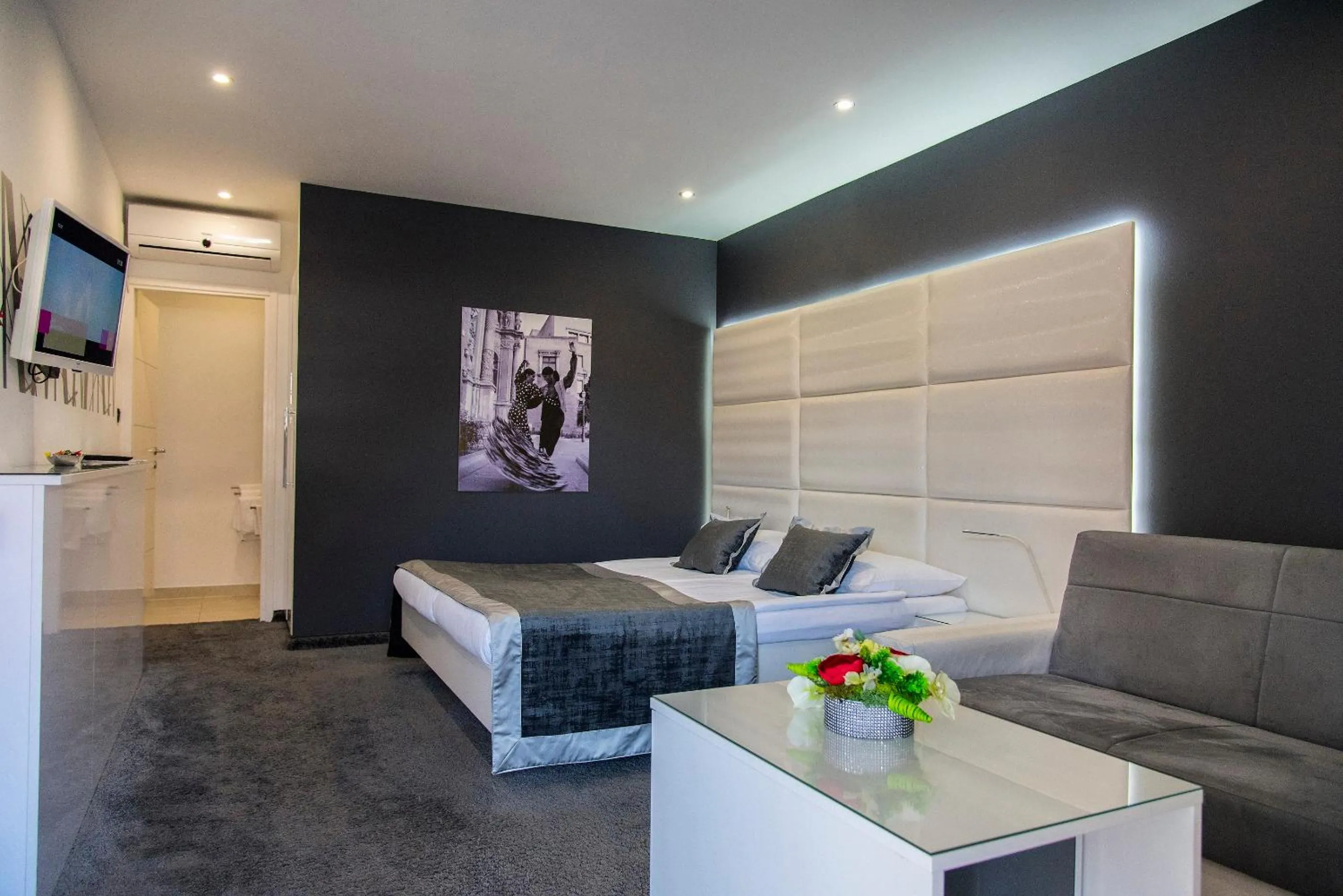 Bed in Hotel Cool Zagreb Airport