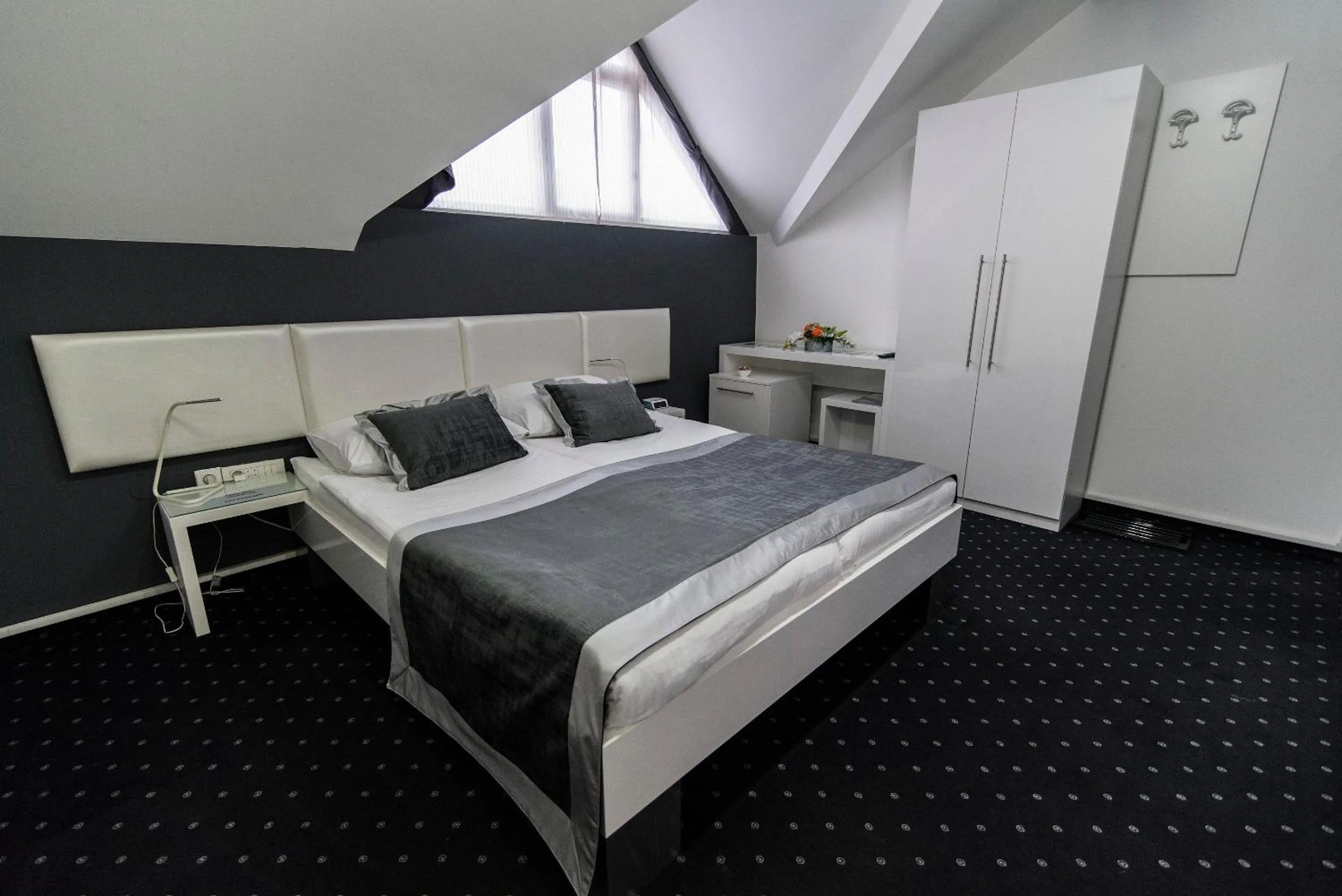 Bed in Hotel Cool Zagreb Airport