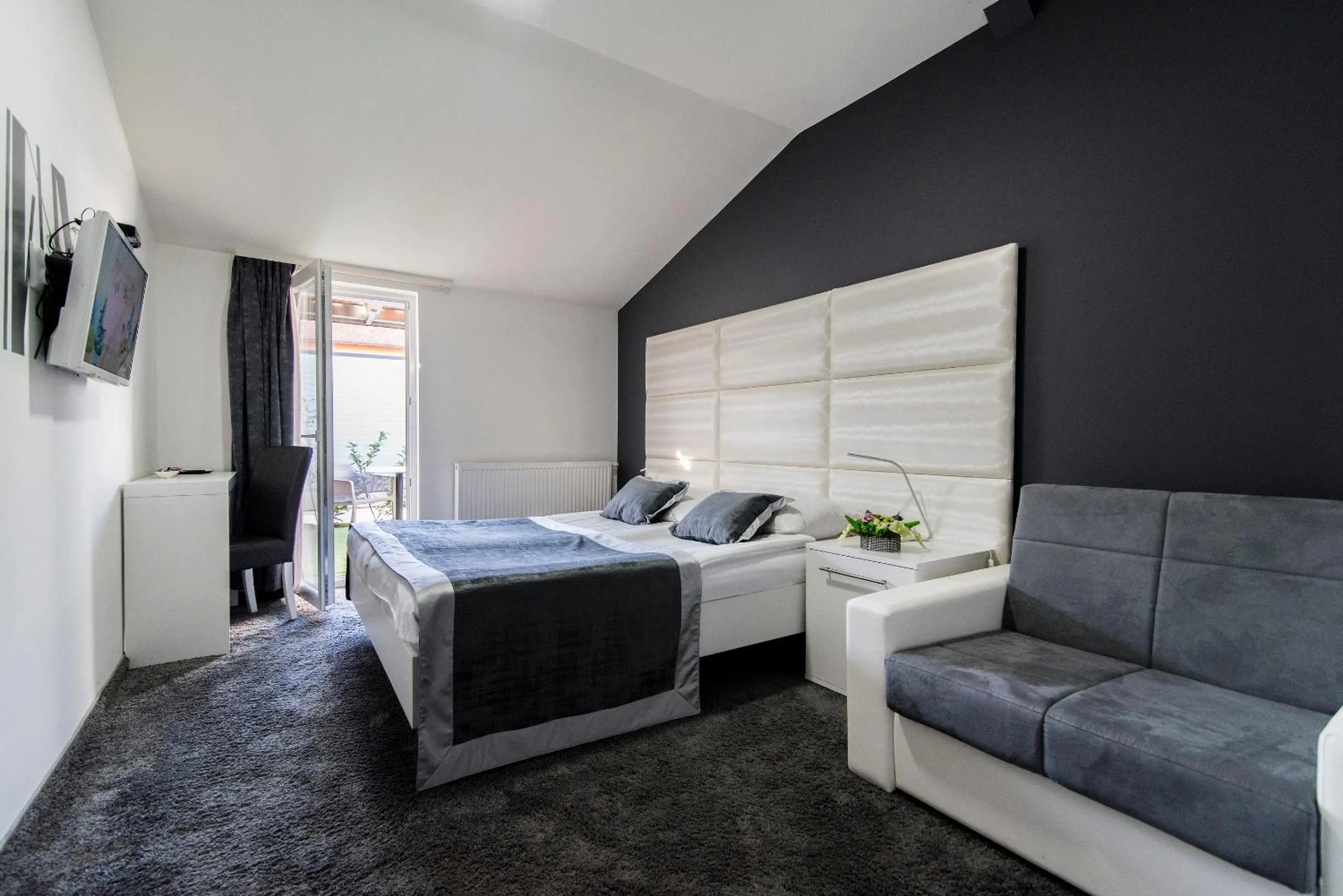 Bed in Hotel Cool Zagreb Airport