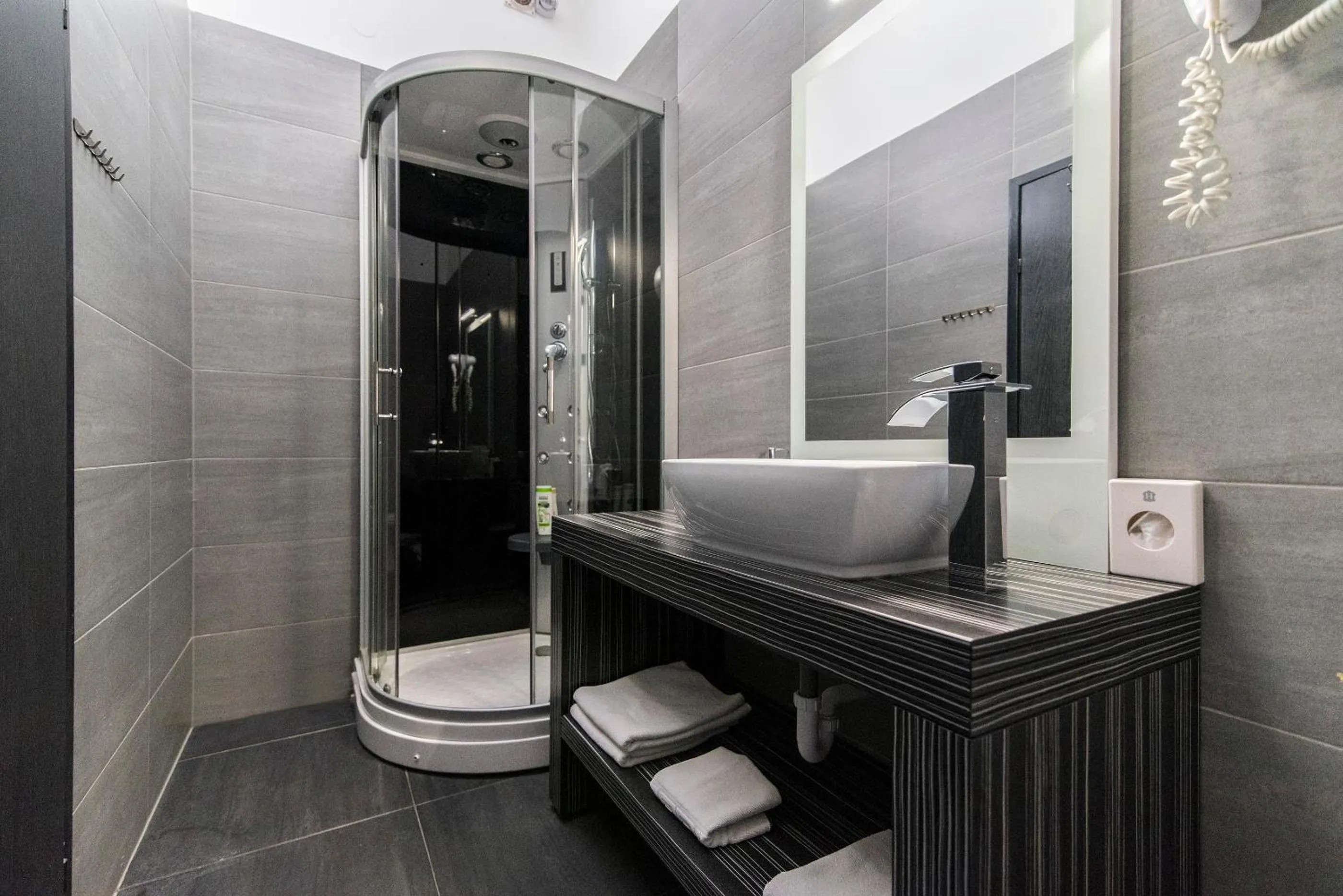 Shower in Hotel Cool Zagreb Airport