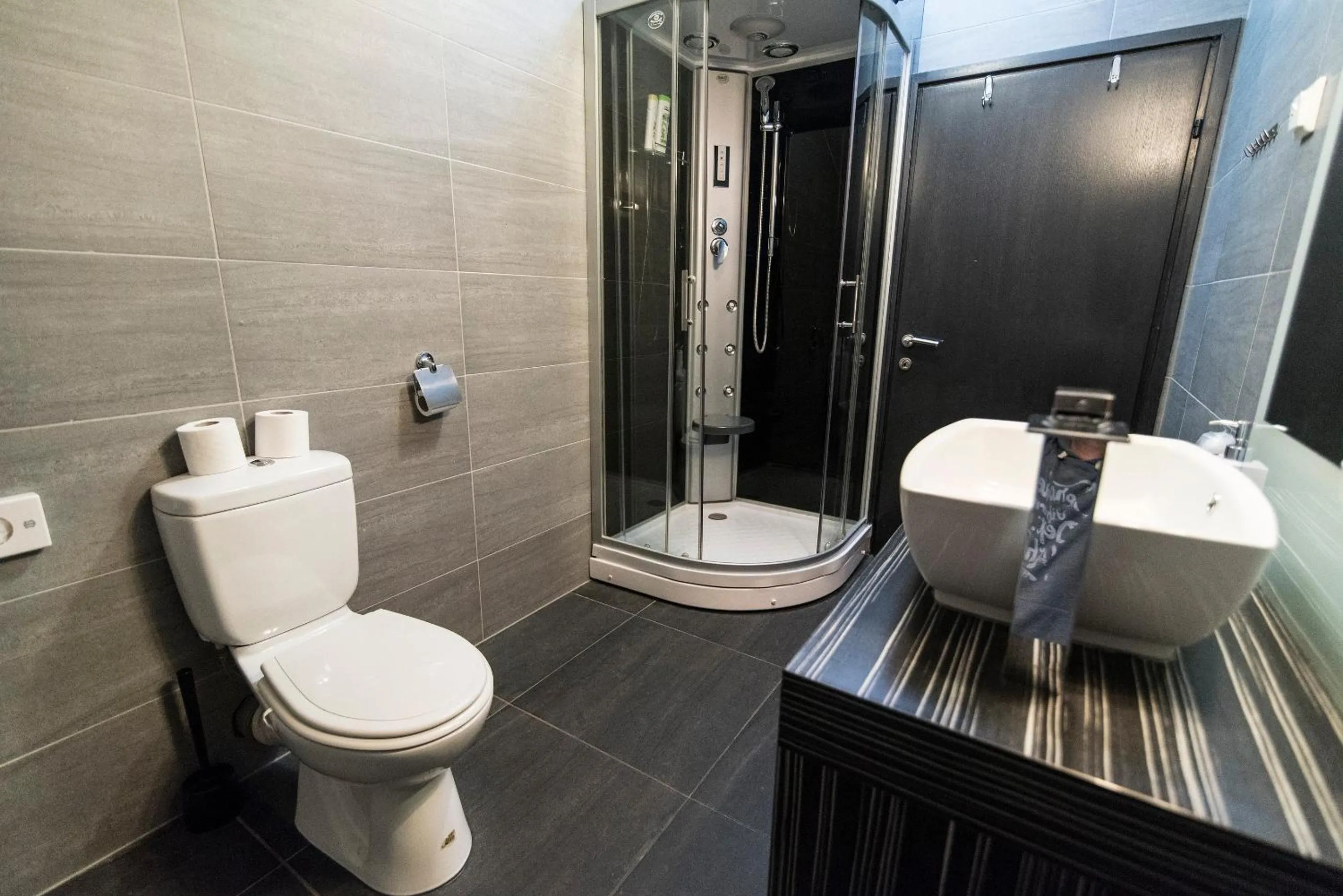 Toilet in Hotel Cool Zagreb Airport