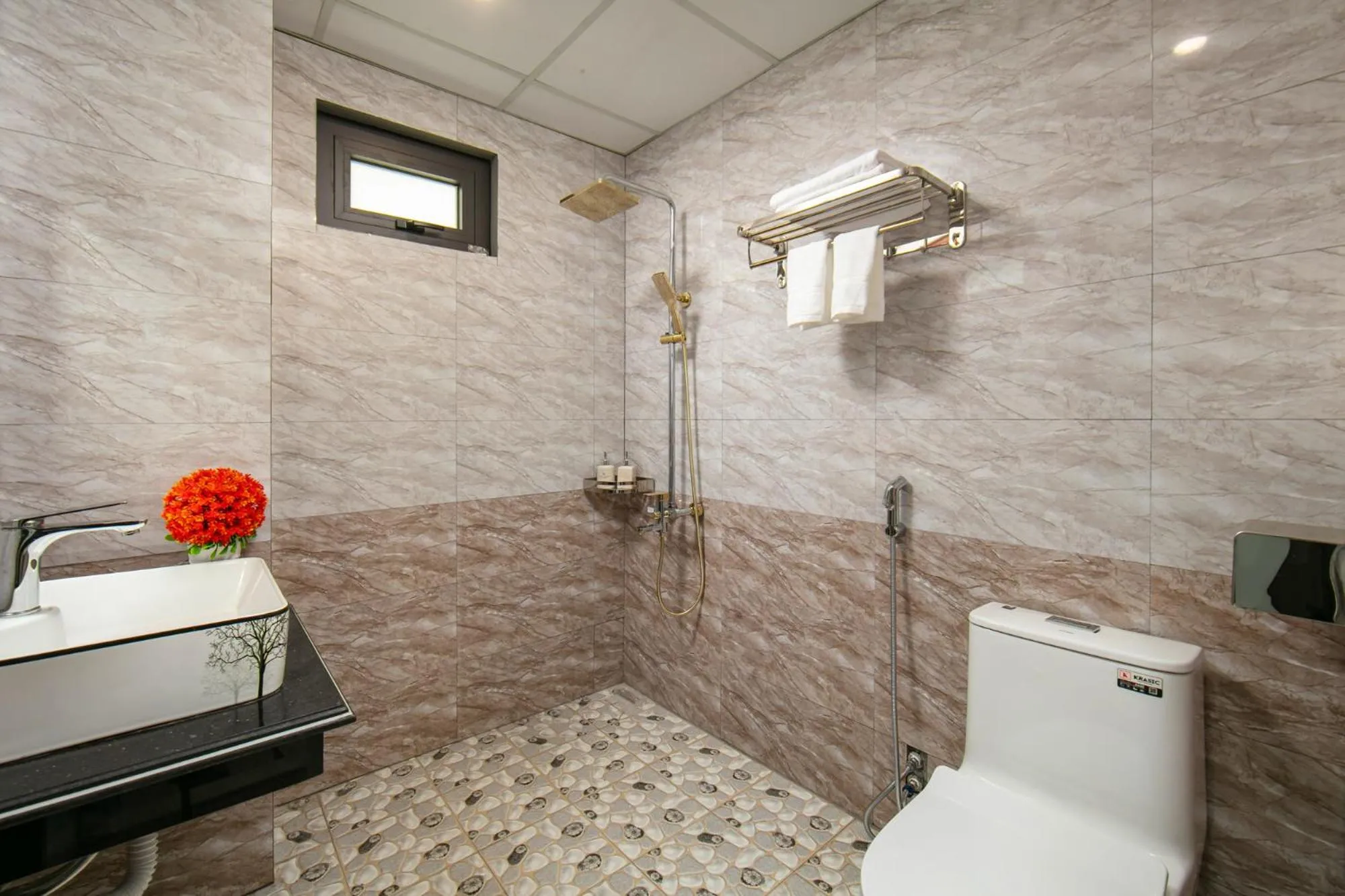 Shower in Hanoi Airport Suites Hostel & Travel