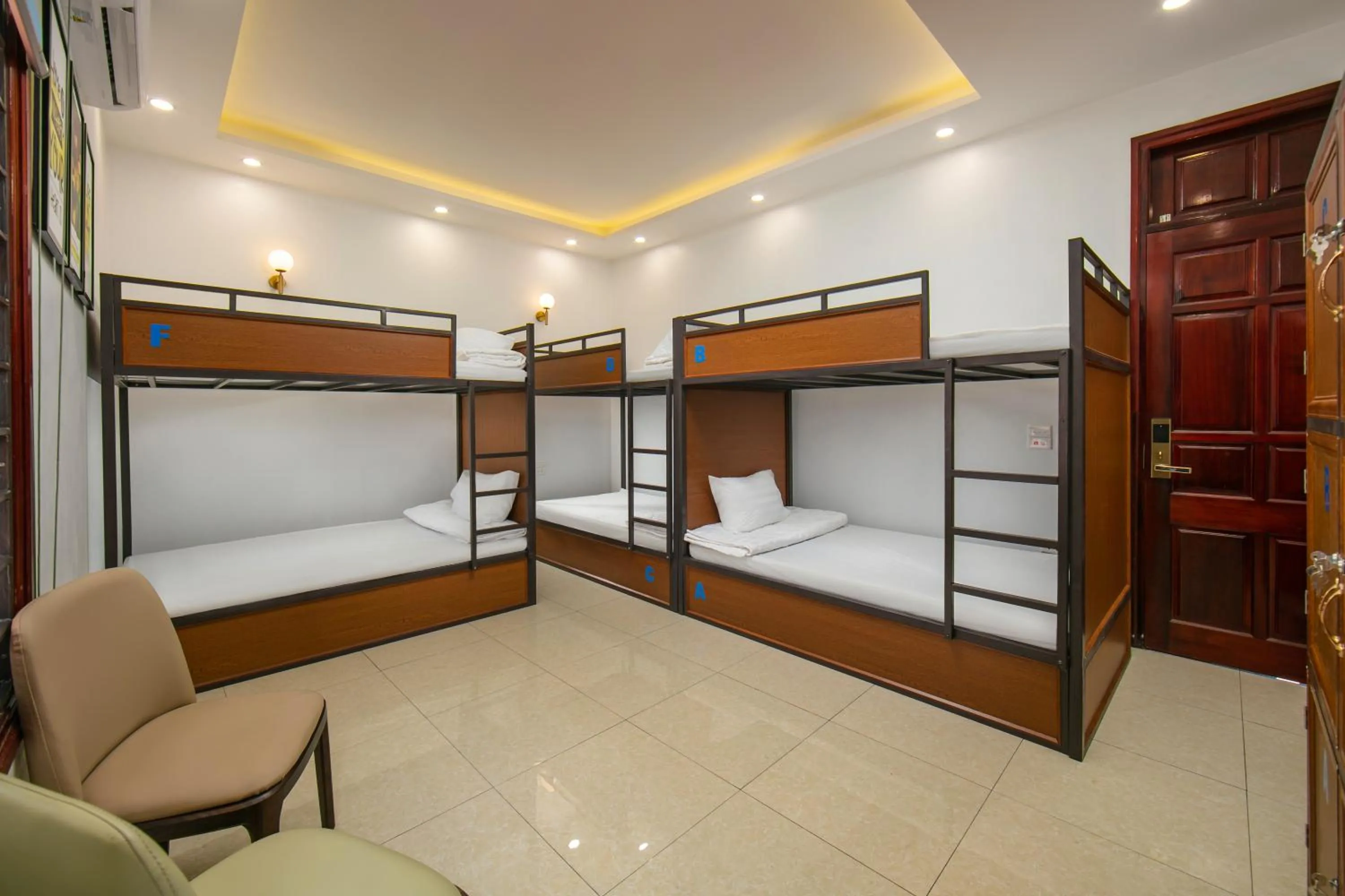 Bed in Hanoi Airport Suites Hostel & Travel