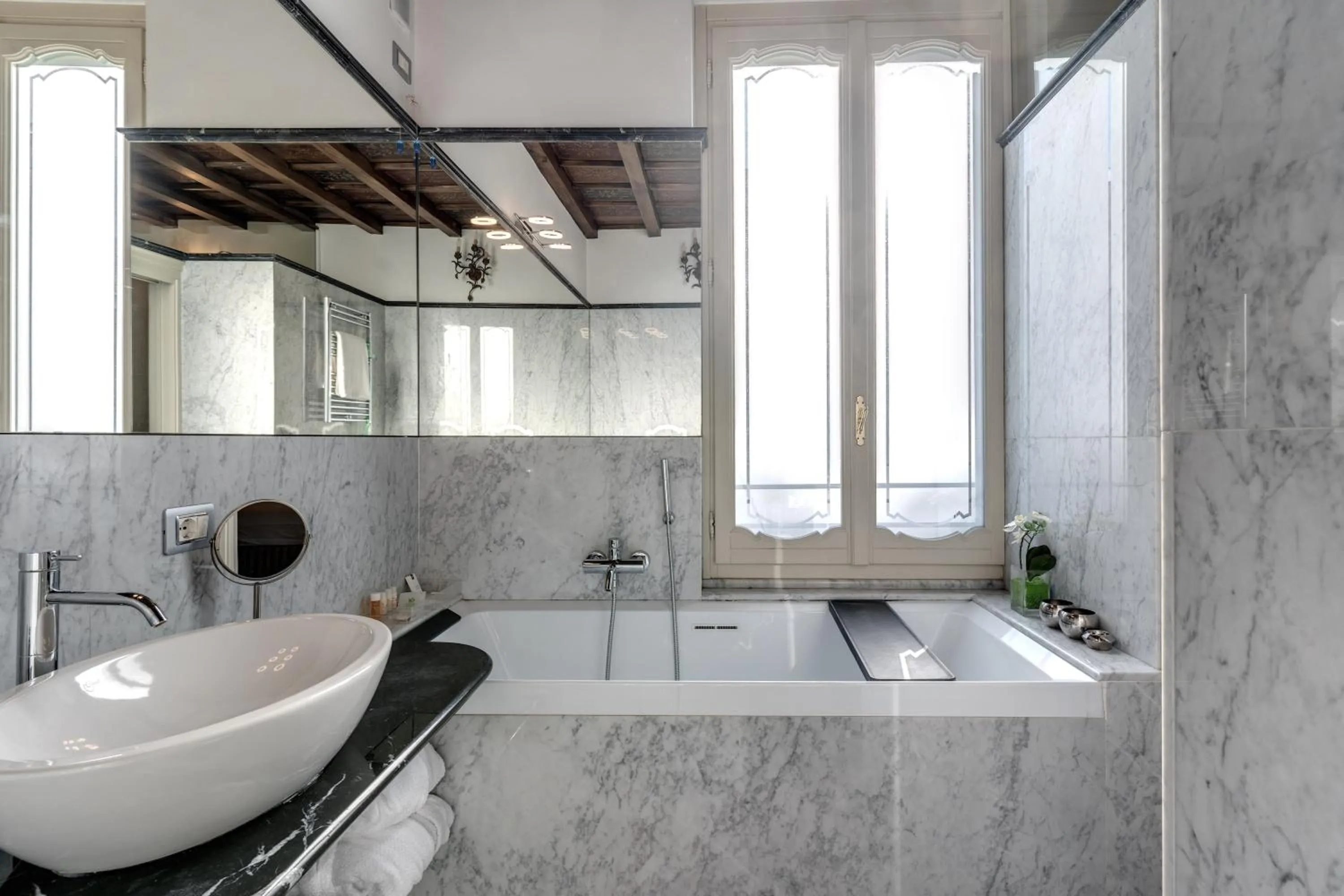 Bathroom in Hotel Santa Marta Suites