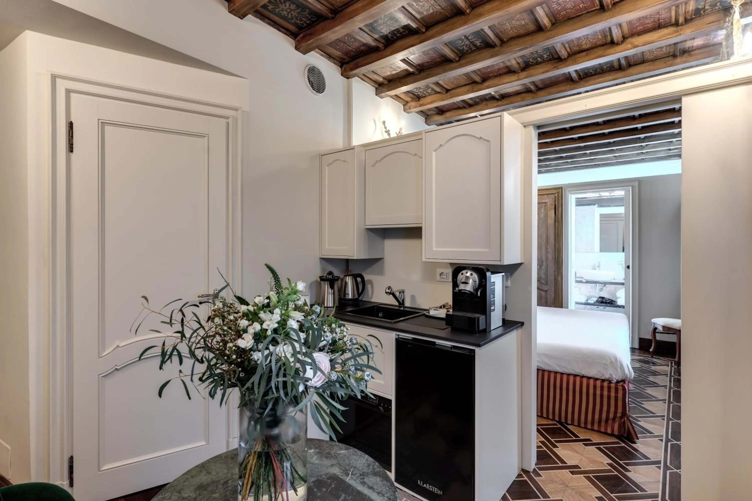 Facade/entrance in Hotel Santa Marta Suites