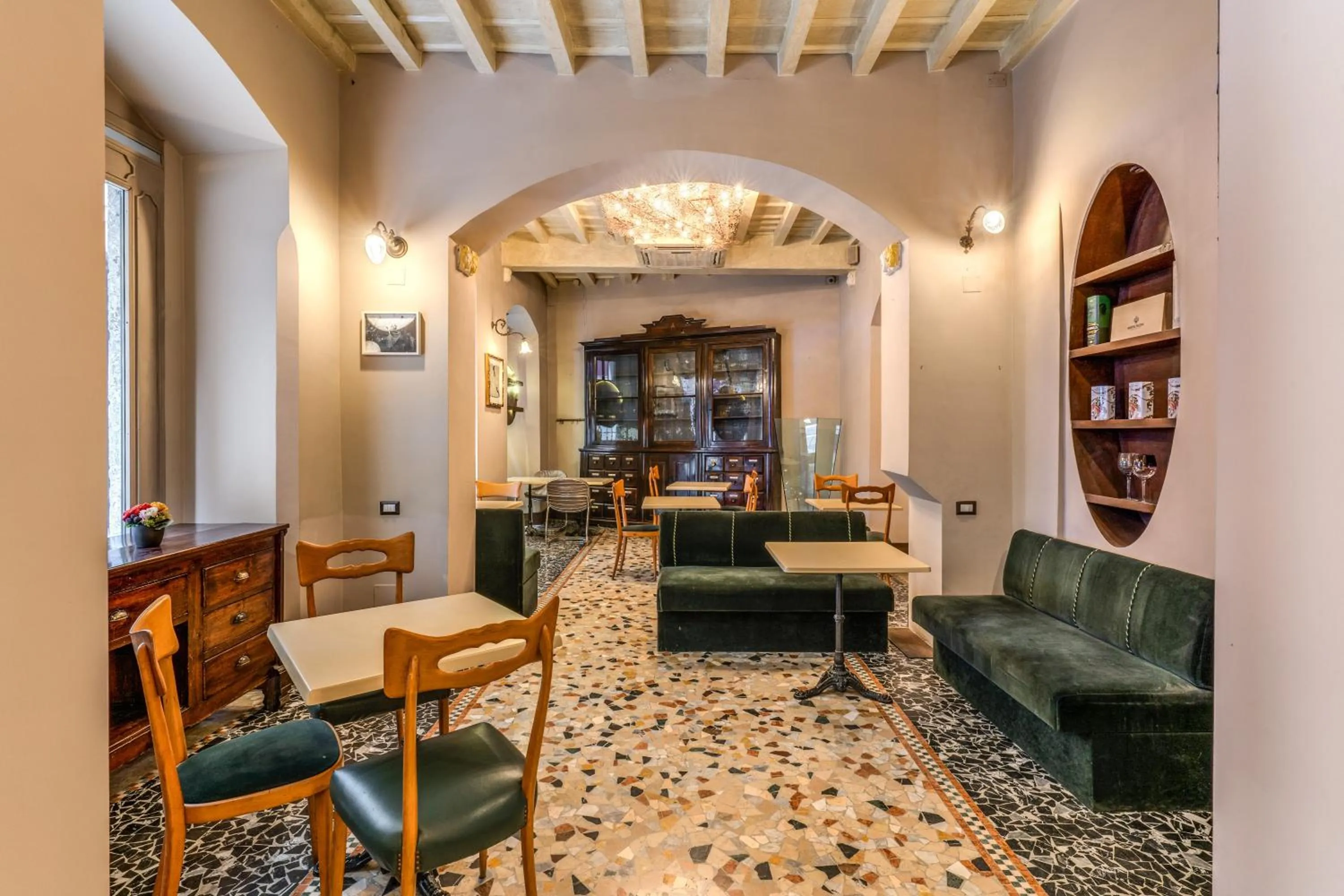 Restaurant/places to eat in Hotel Santa Marta Suites