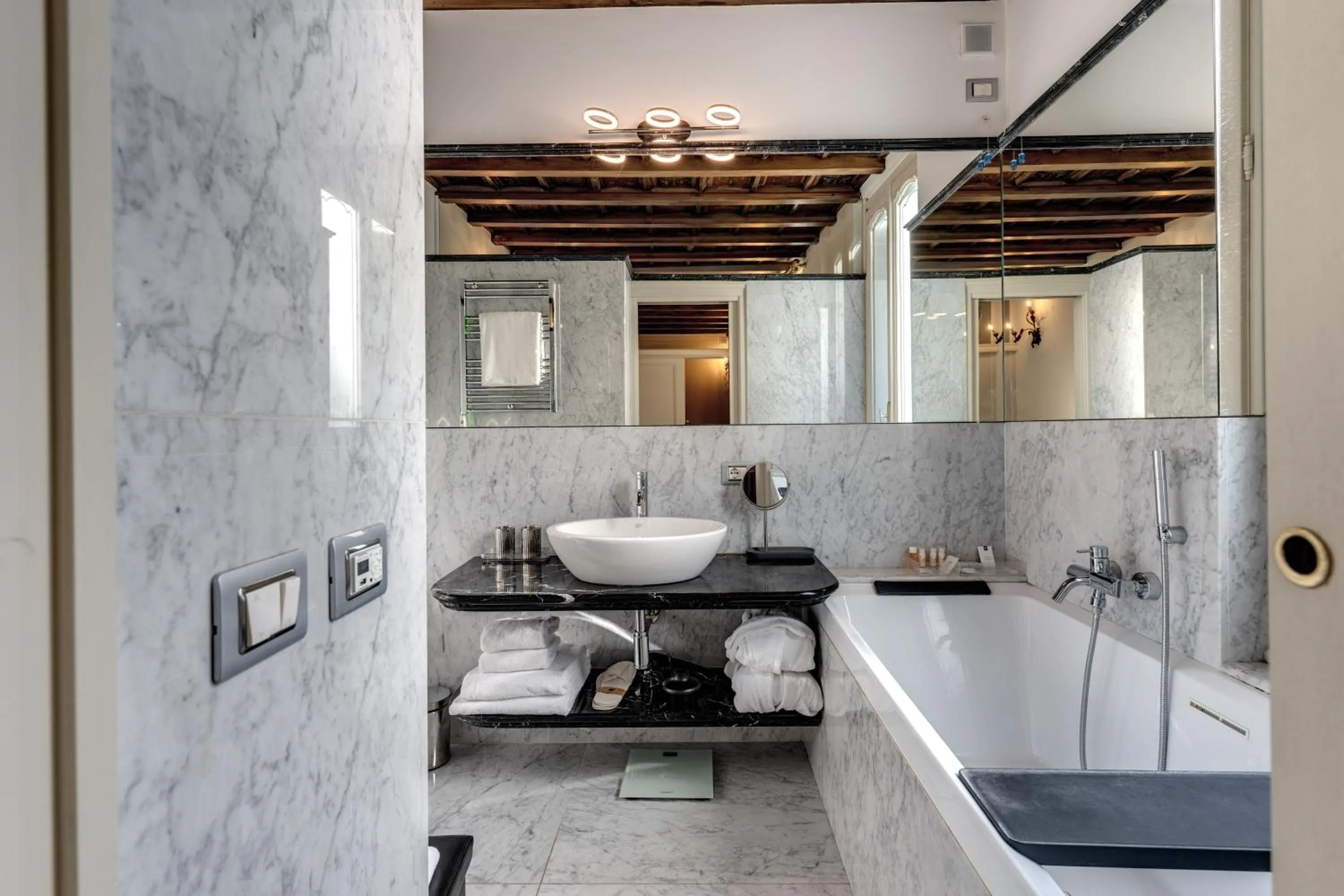 Bathroom in Hotel Santa Marta Suites